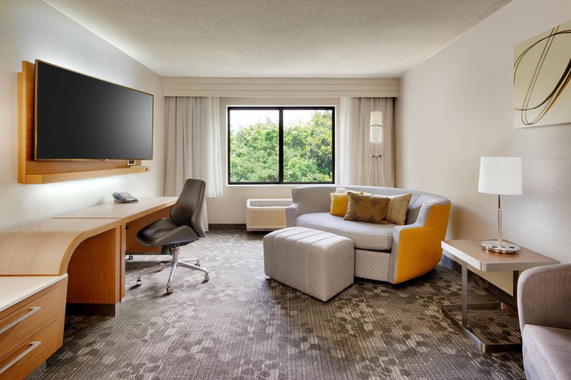 Courtyard by Marriott Charlotte Airport LoSo photo 20