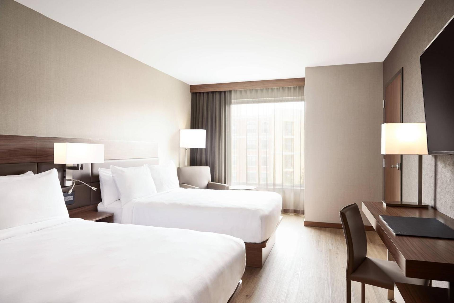 AC Hotel by Marriott Atlanta Perimeter photo 8