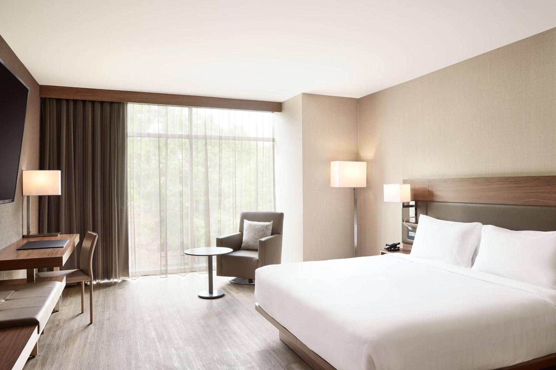 AC Hotel by Marriott Atlanta Perimeter photo 10