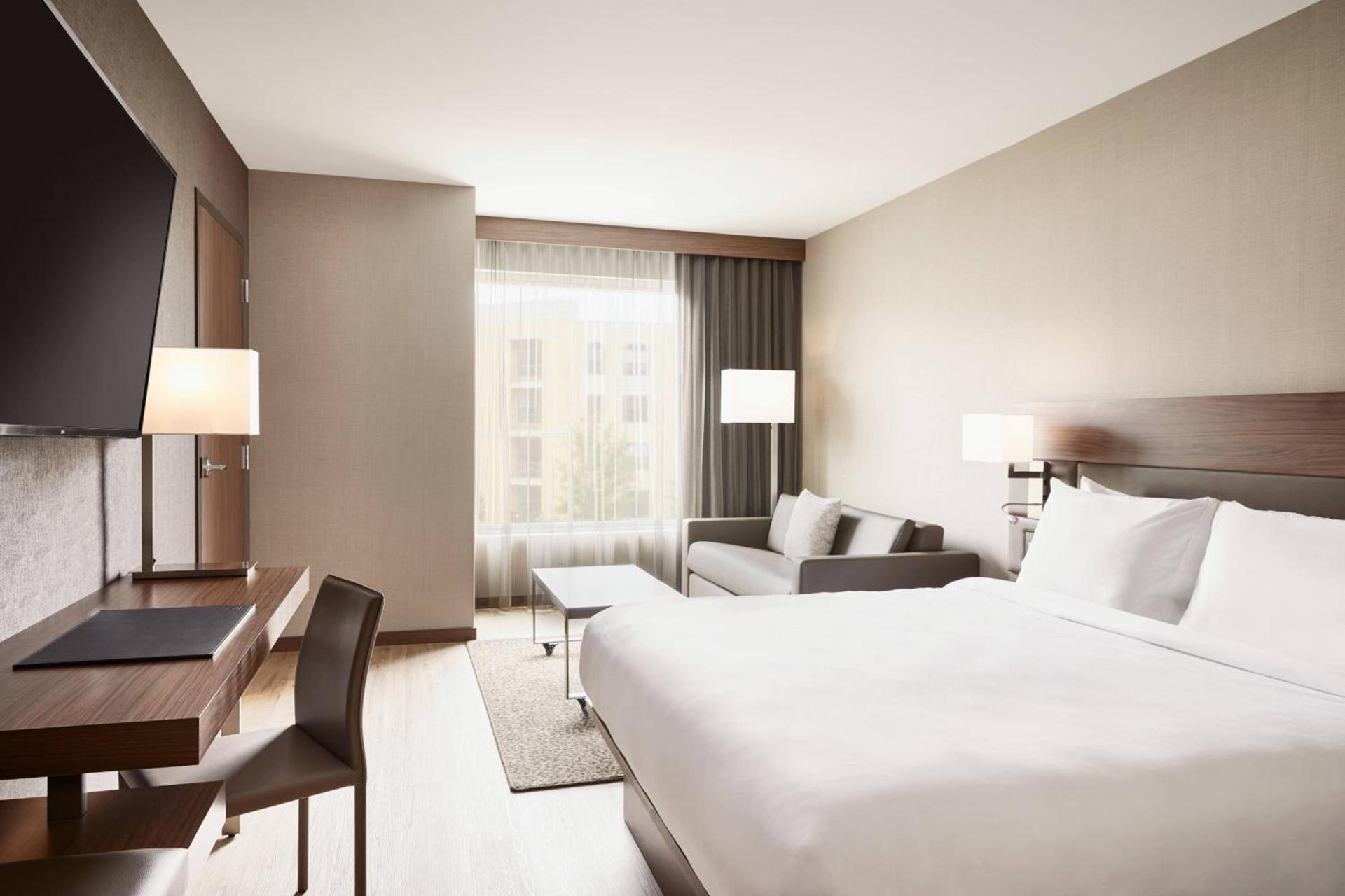 AC Hotel by Marriott Atlanta Perimeter photo 13