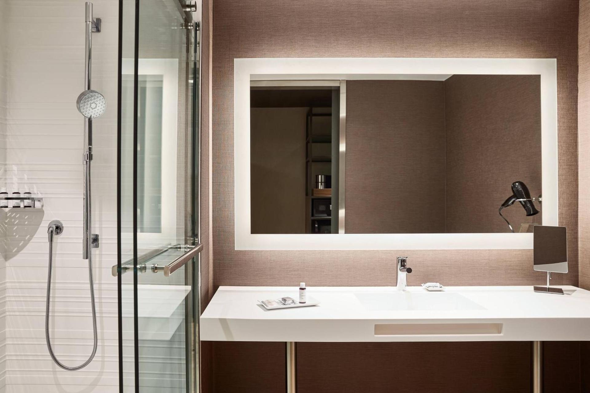 AC Hotel by Marriott Atlanta Perimeter photo 16