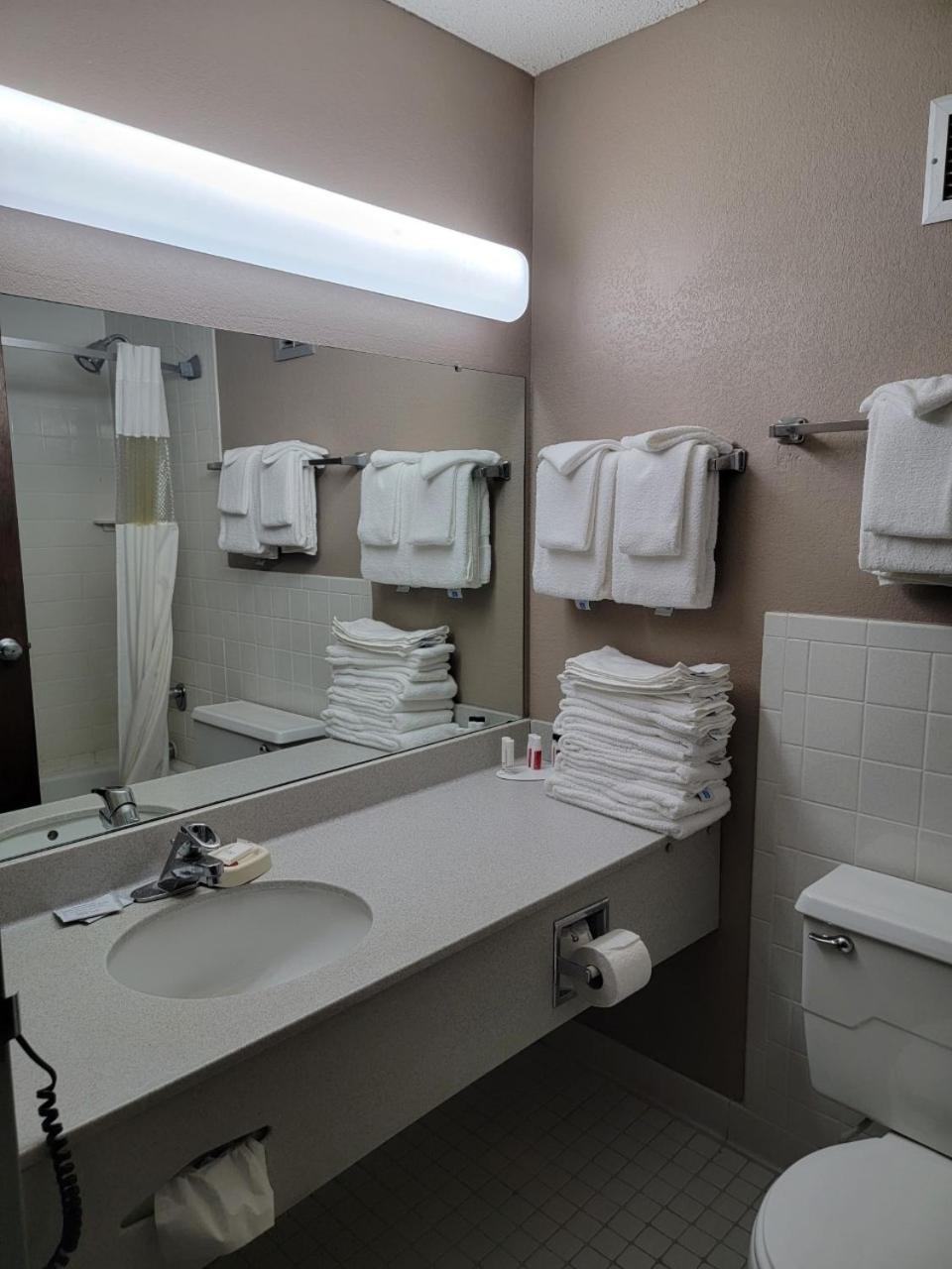 Ramada by Wyndham Angola/Fremont Area photo 56