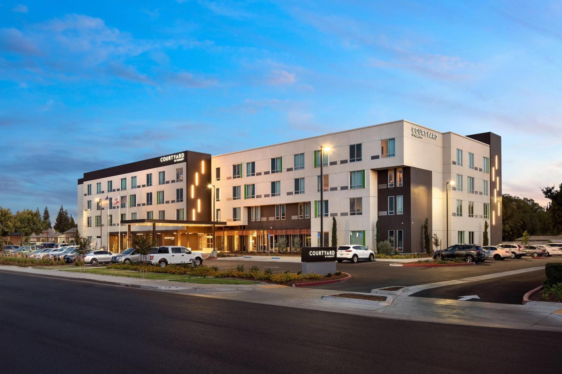 Courtyard by Marriott Fresno Clovis — hotel in Clovis