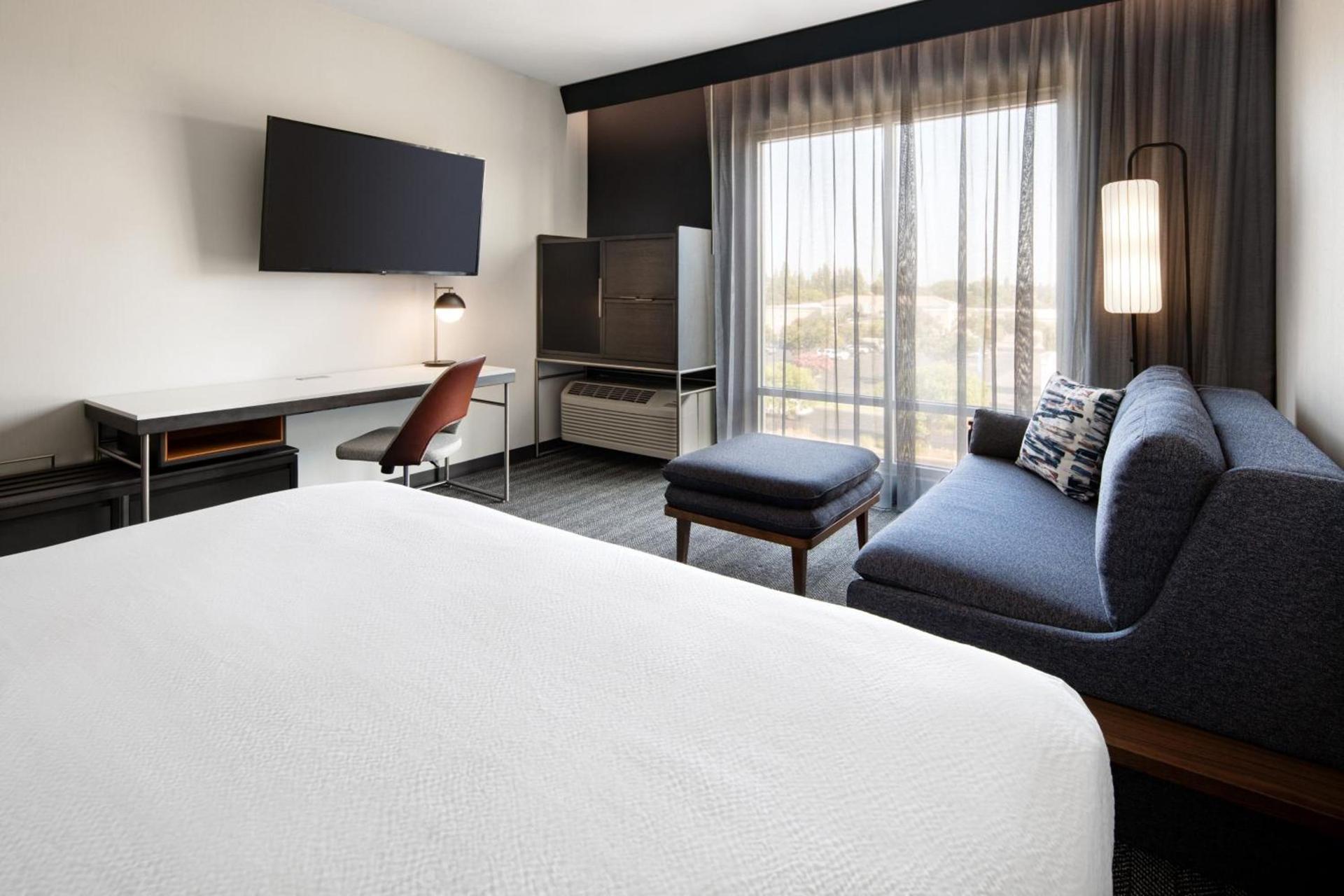 Courtyard by Marriott Fresno Clovis photo 10