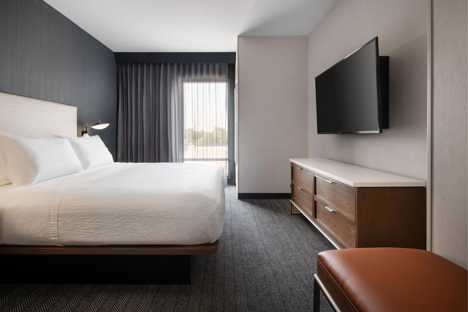 Courtyard by Marriott Fresno Clovis photo 16