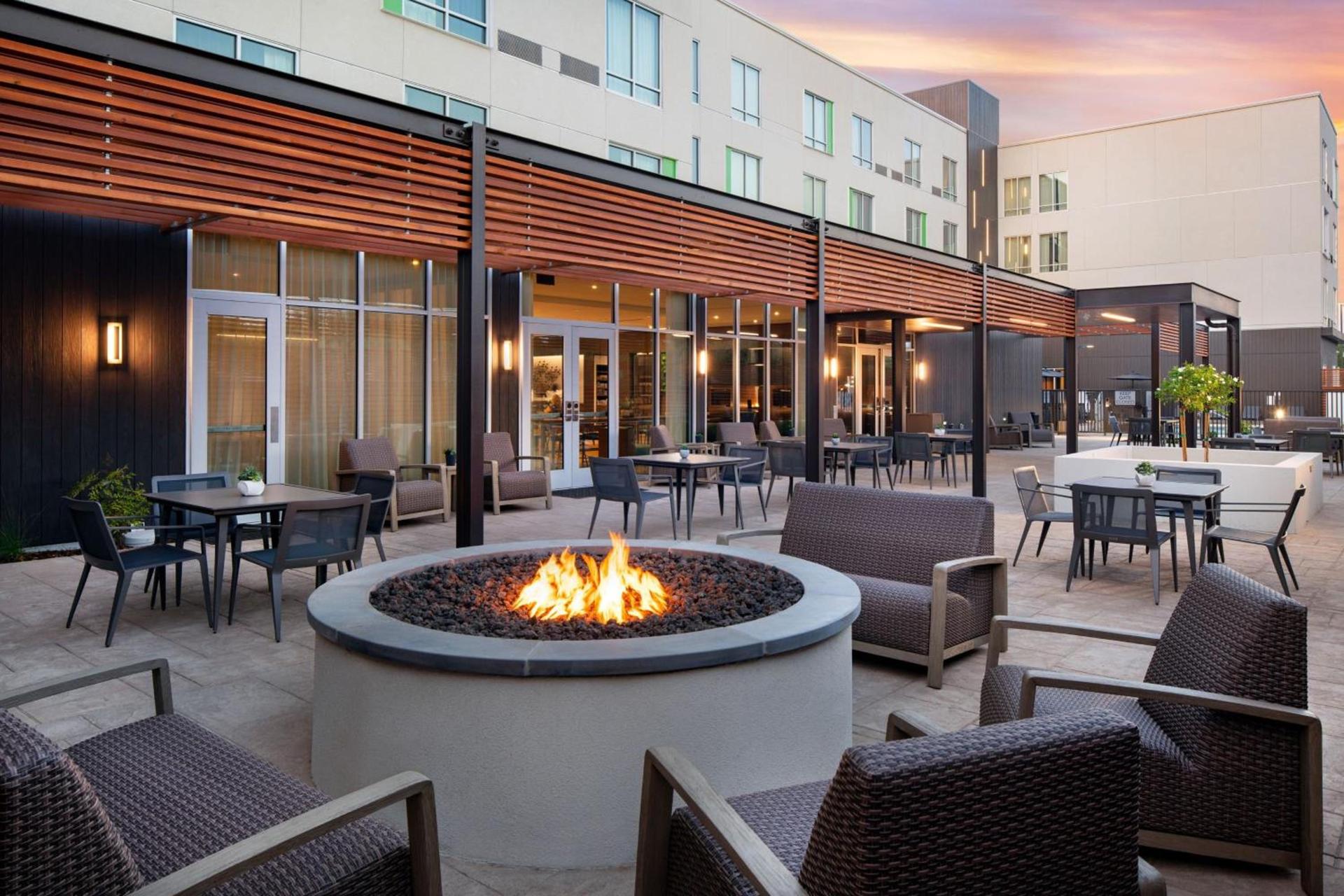 Courtyard by Marriott Fresno Clovis photo 23