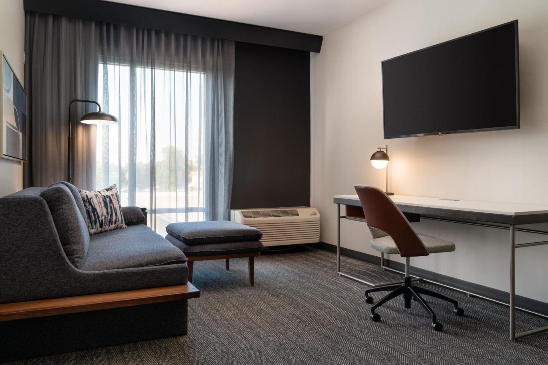 Courtyard by Marriott Fresno Clovis photo 18