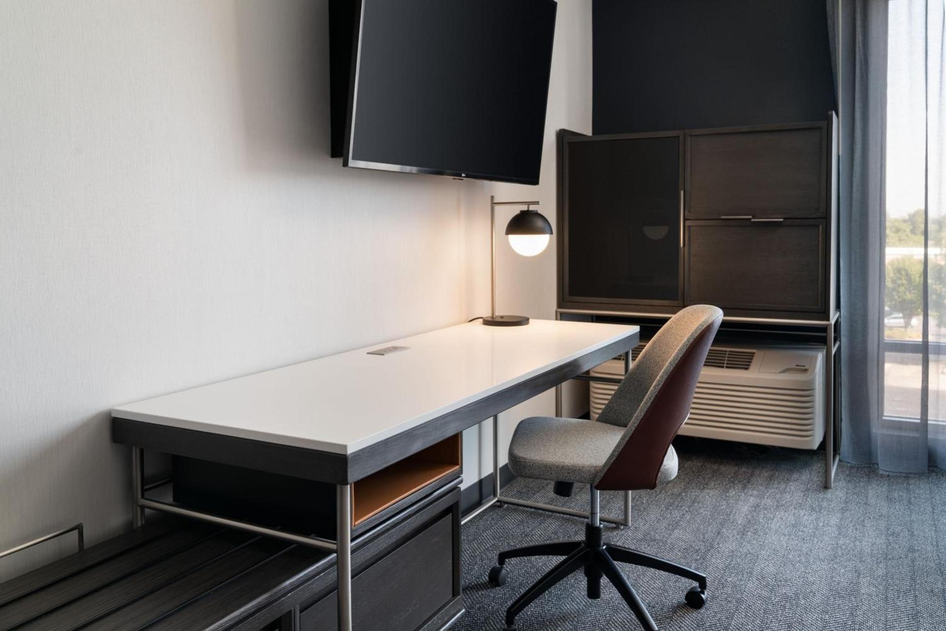 Courtyard by Marriott Fresno Clovis photo 8