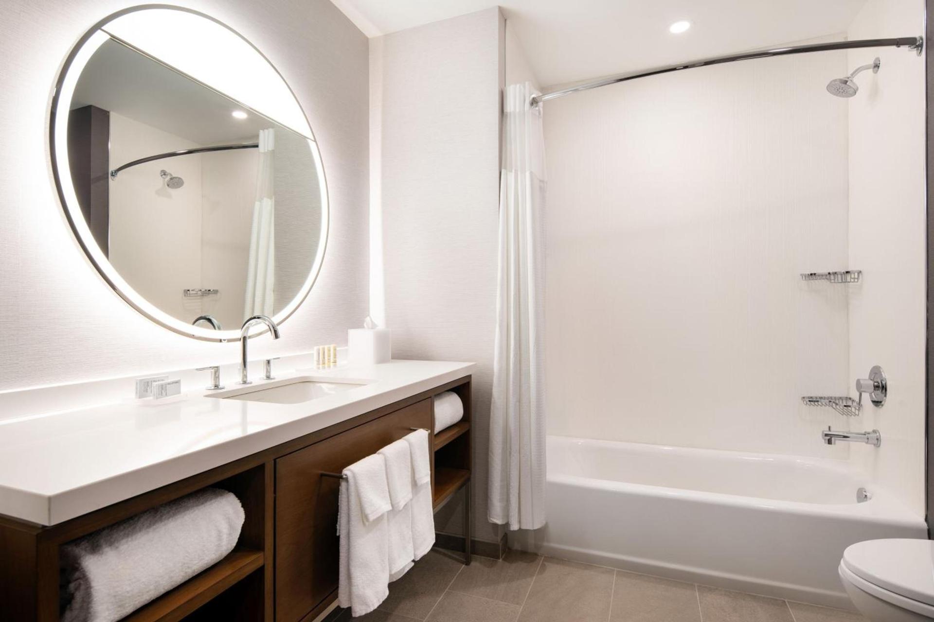 Courtyard by Marriott Fresno Clovis photo 11