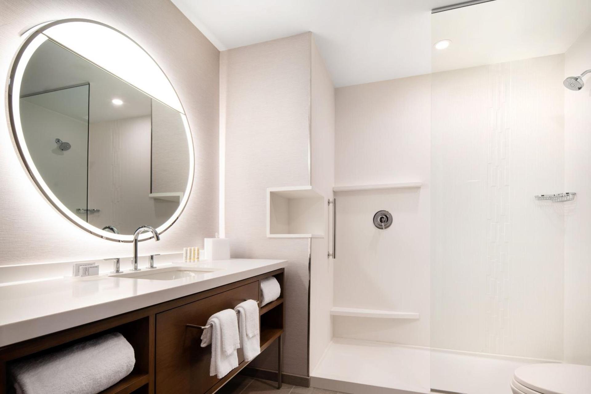 Courtyard by Marriott Fresno Clovis photo 12