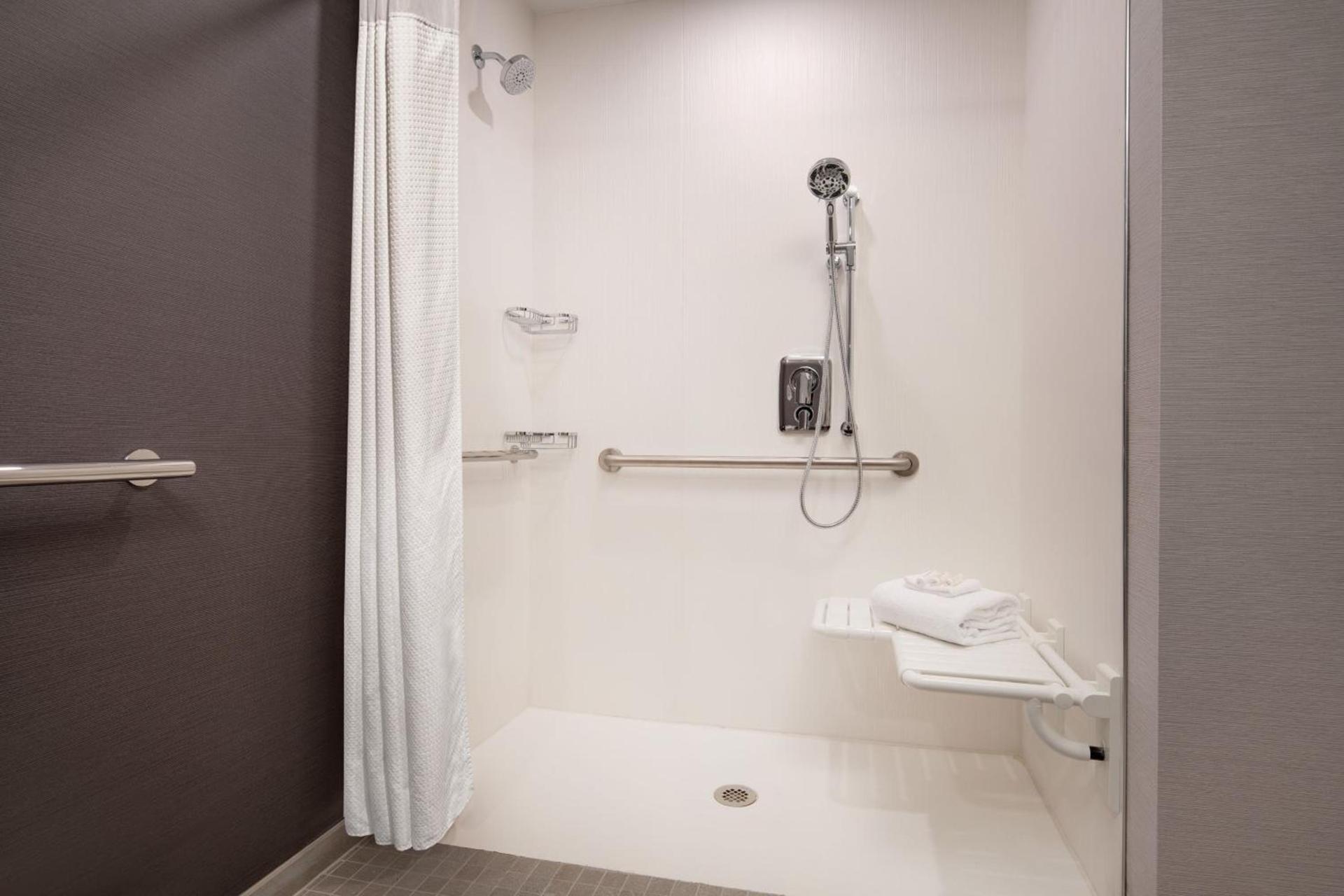 Courtyard by Marriott Fresno Clovis photo 14