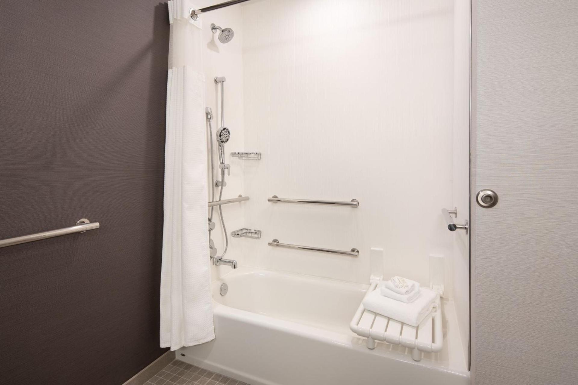 Courtyard by Marriott Fresno Clovis photo 13