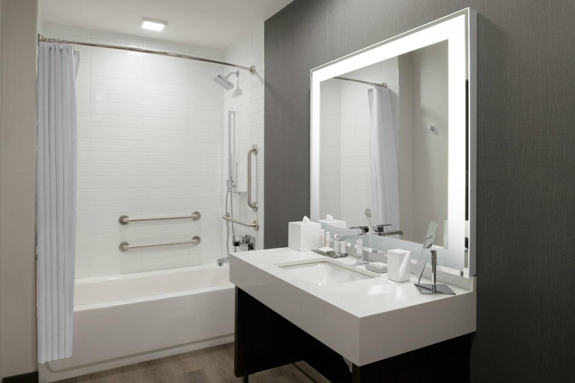 Marriott Tacoma Downtown photo 26