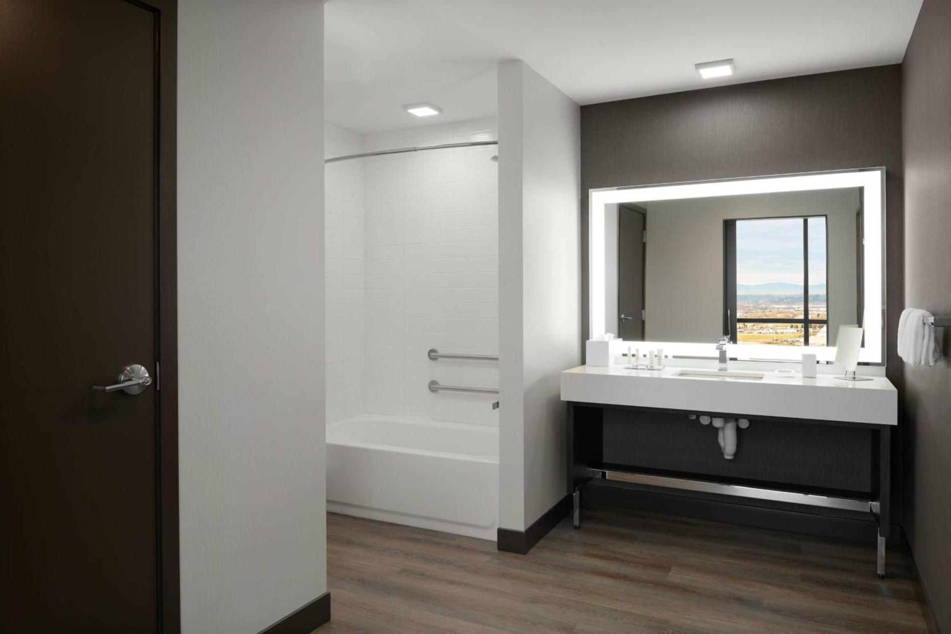 Marriott Tacoma Downtown photo 46