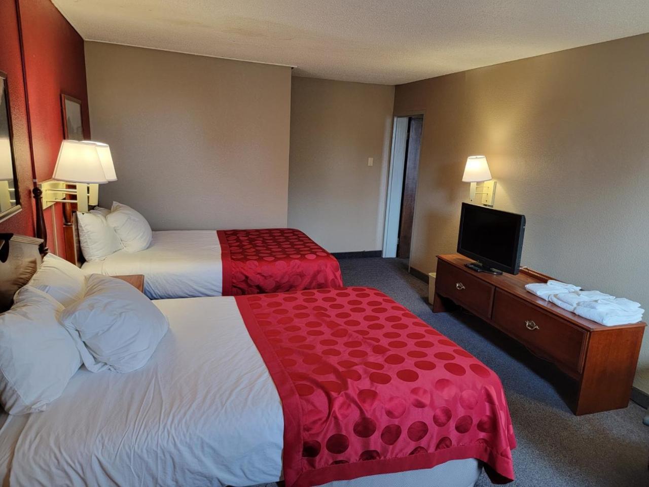 Ramada by Wyndham Angola/Fremont Area photo 62