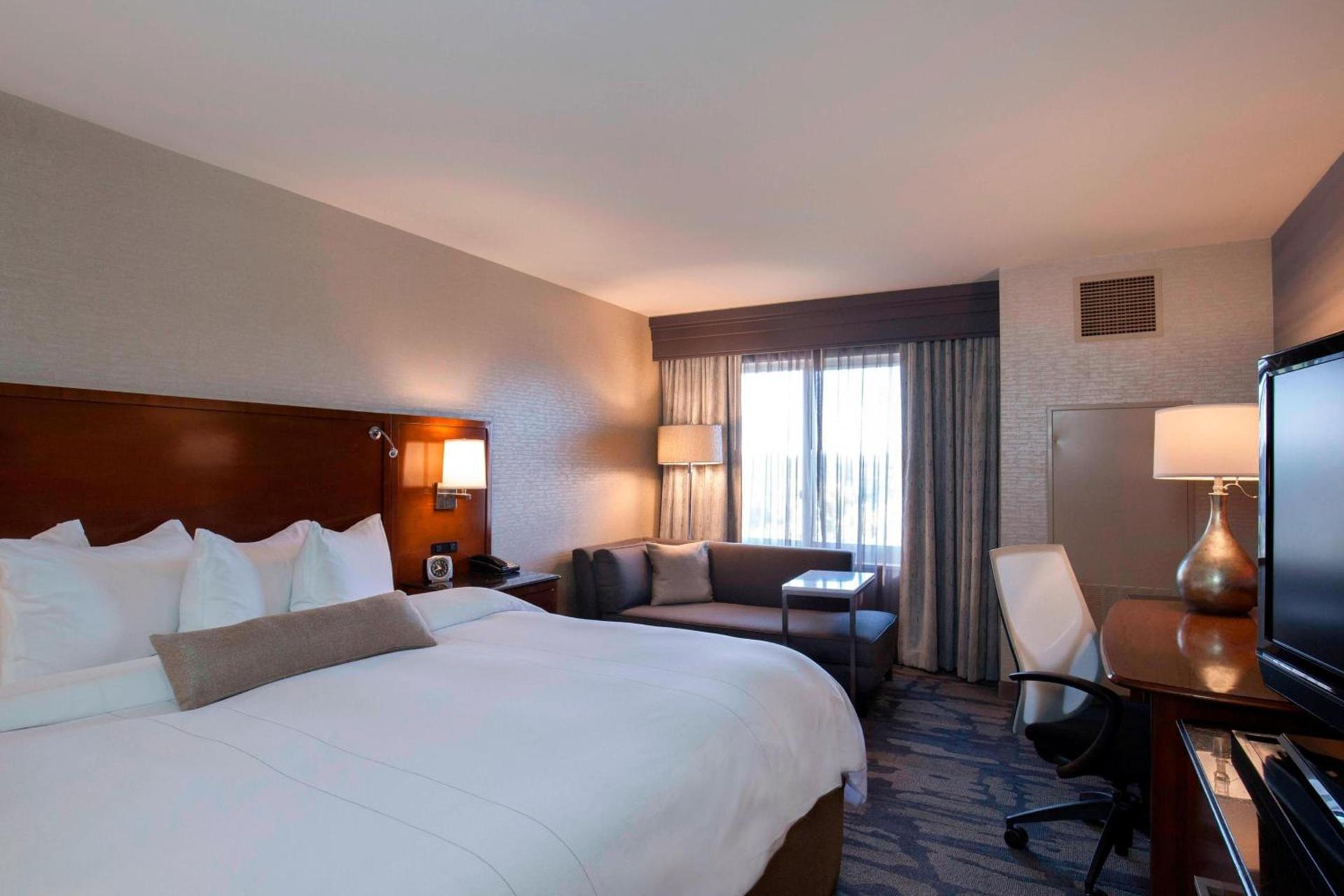 Rochester Airport Marriott photo 11