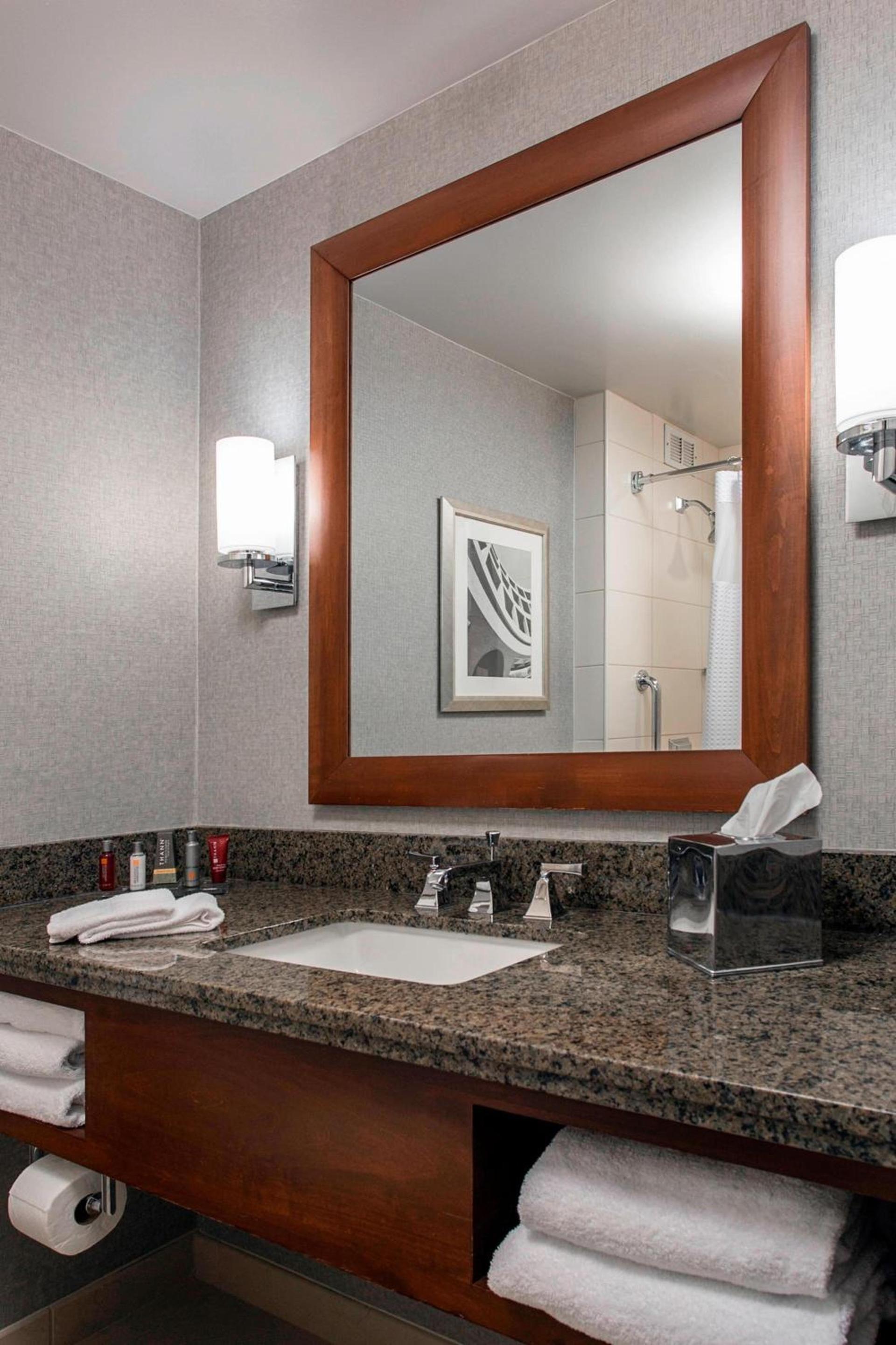 Rochester Airport Marriott photo 15