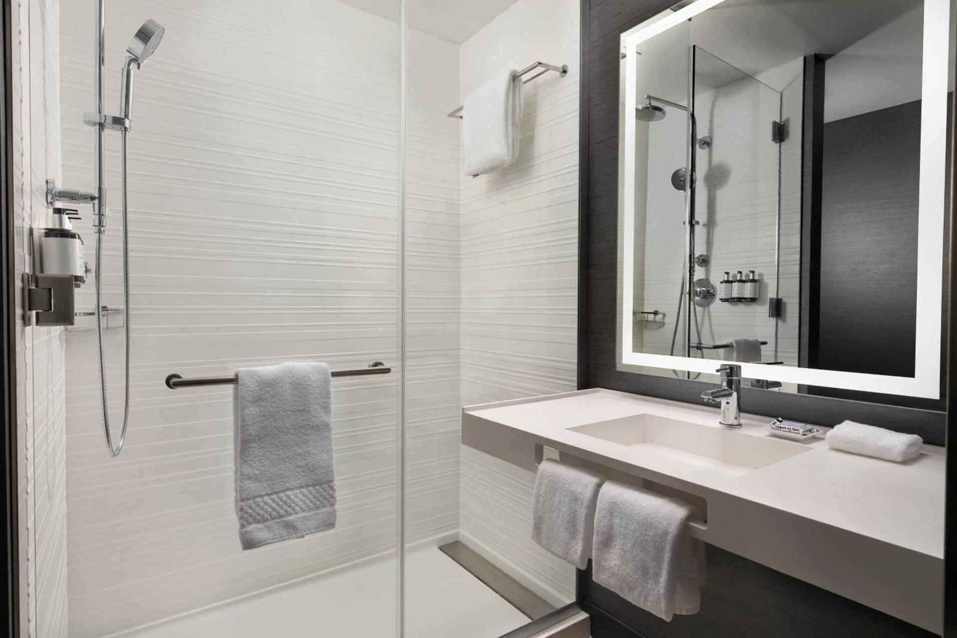 AC Hotel by Marriott Austin-University photo 17