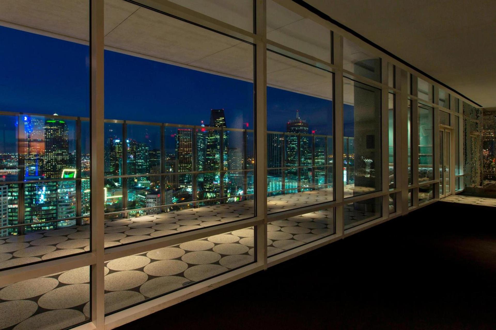 W Dallas photo 55