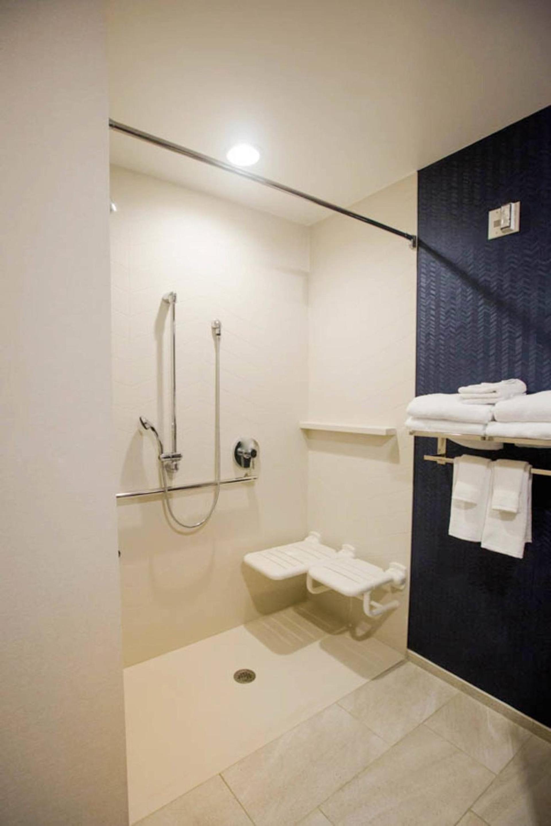 Fairfield Inn & Suites by Marriott Philadelphia Broomall/Newtown Square photo 11