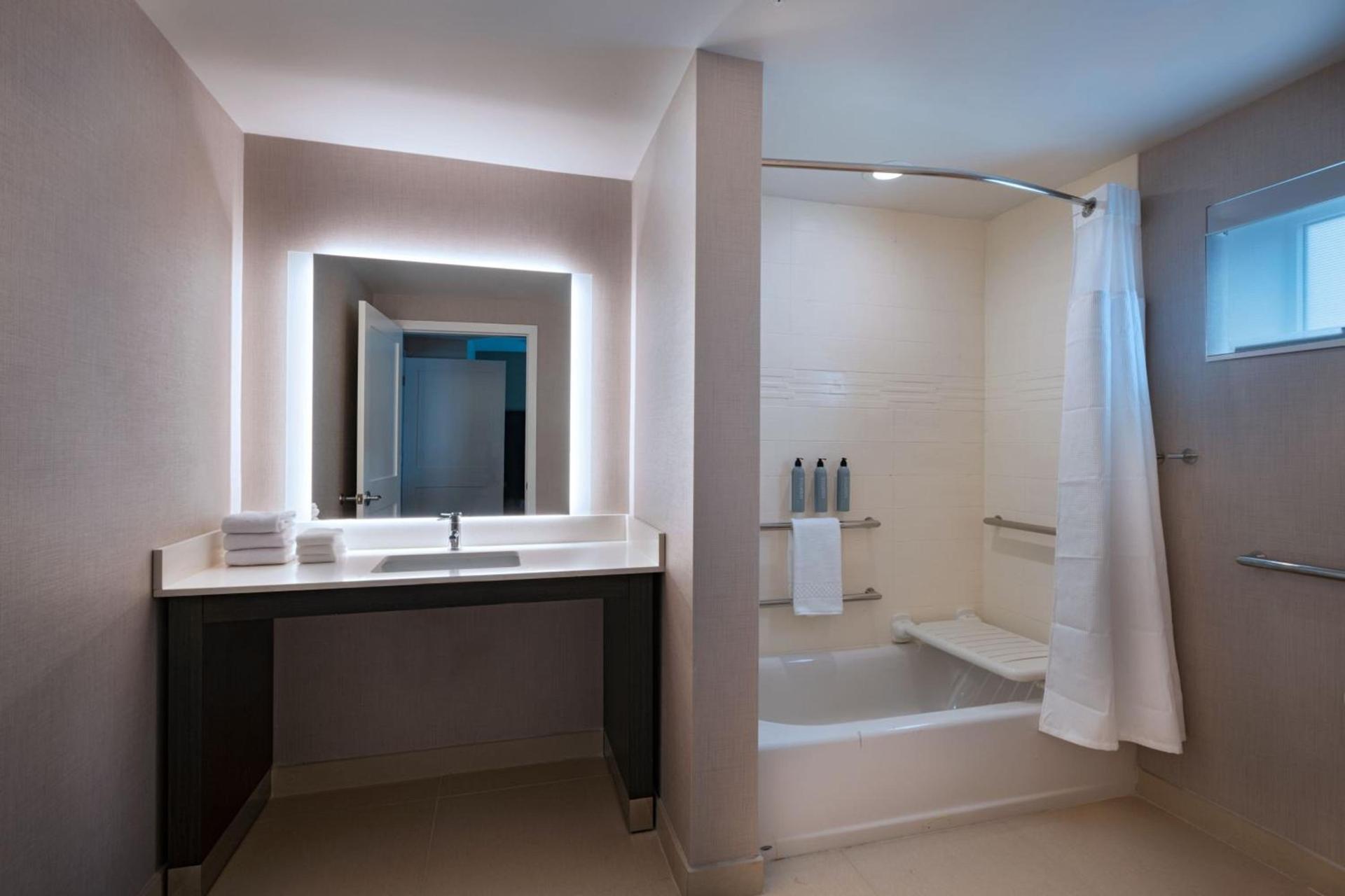Residence Inn New Brunswick Tower Center Blvd. photo 9