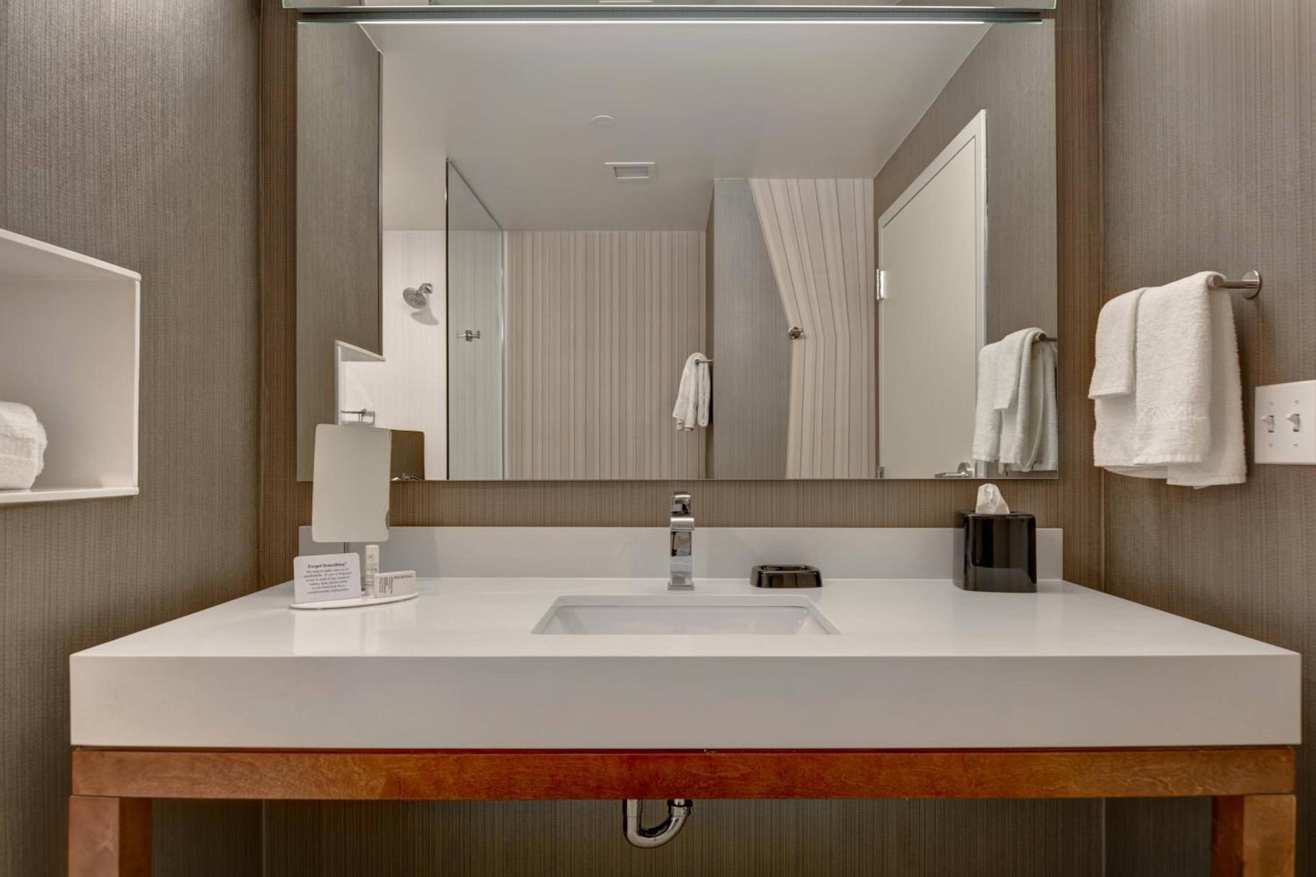Courtyard by Marriott Bentonville Rogers Promenade photo 18
