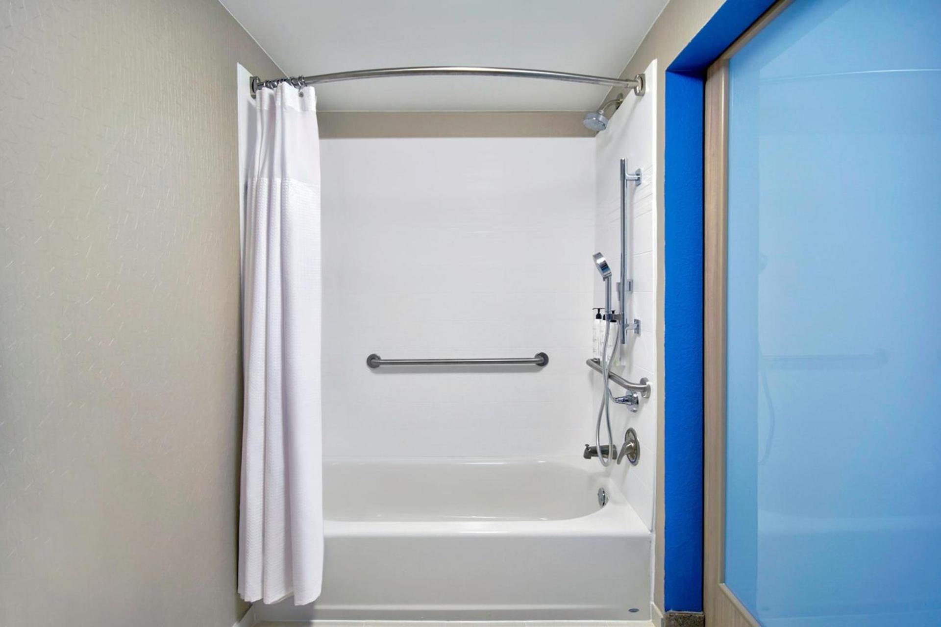 SpringHill Suites By Marriott Erie photo 23