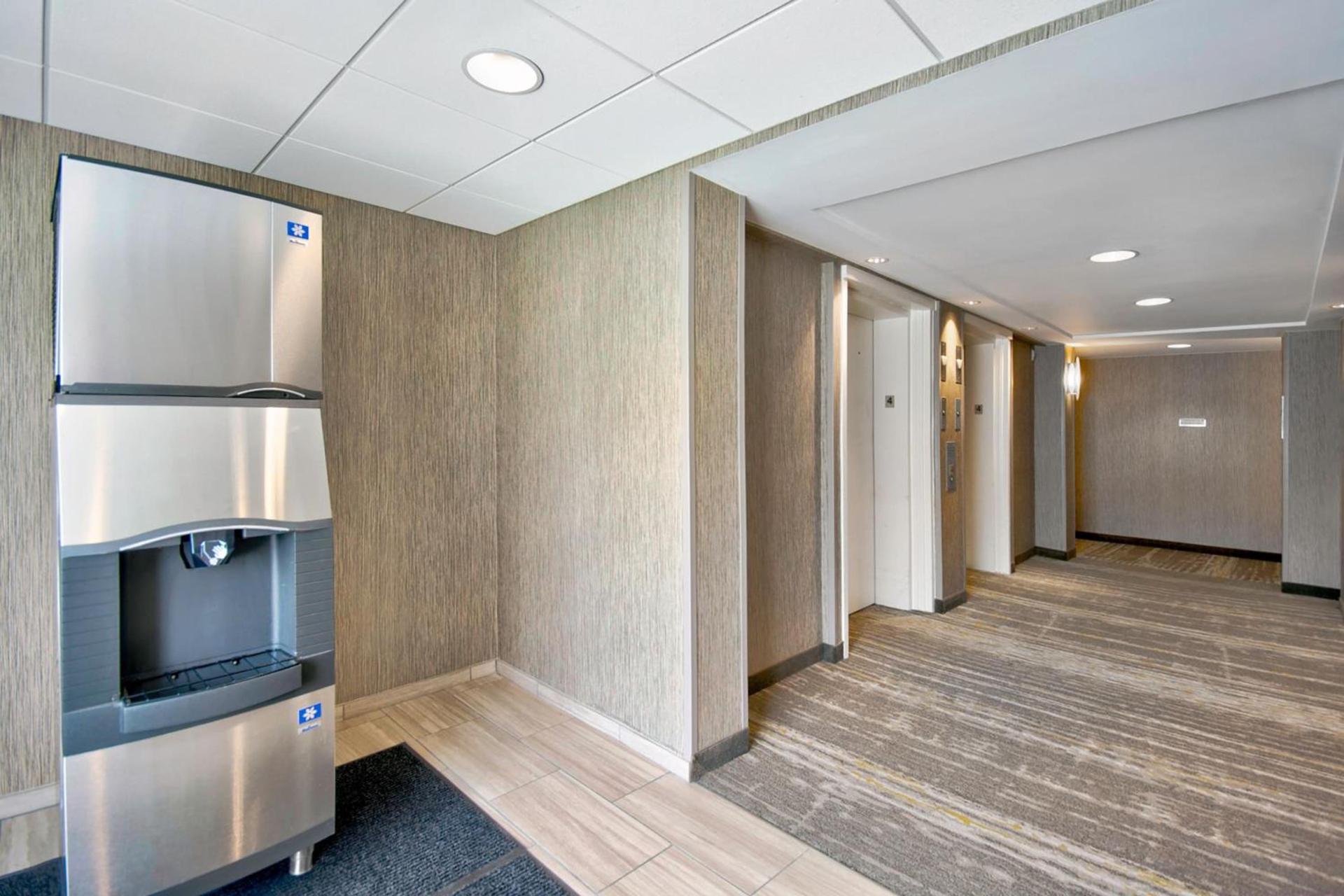 SpringHill Suites By Marriott Erie photo 29