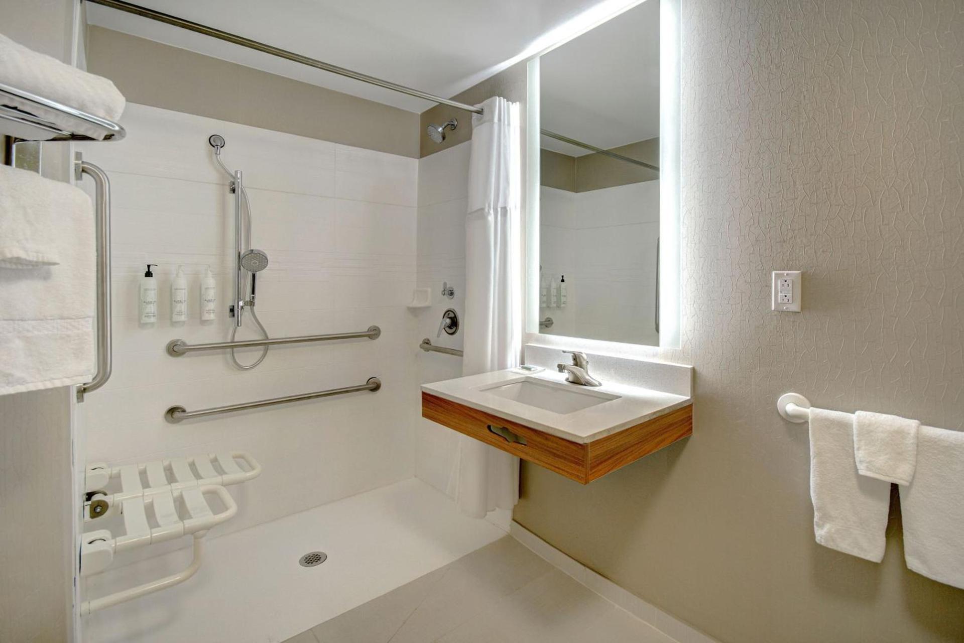 SpringHill Suites By Marriott Erie photo 24
