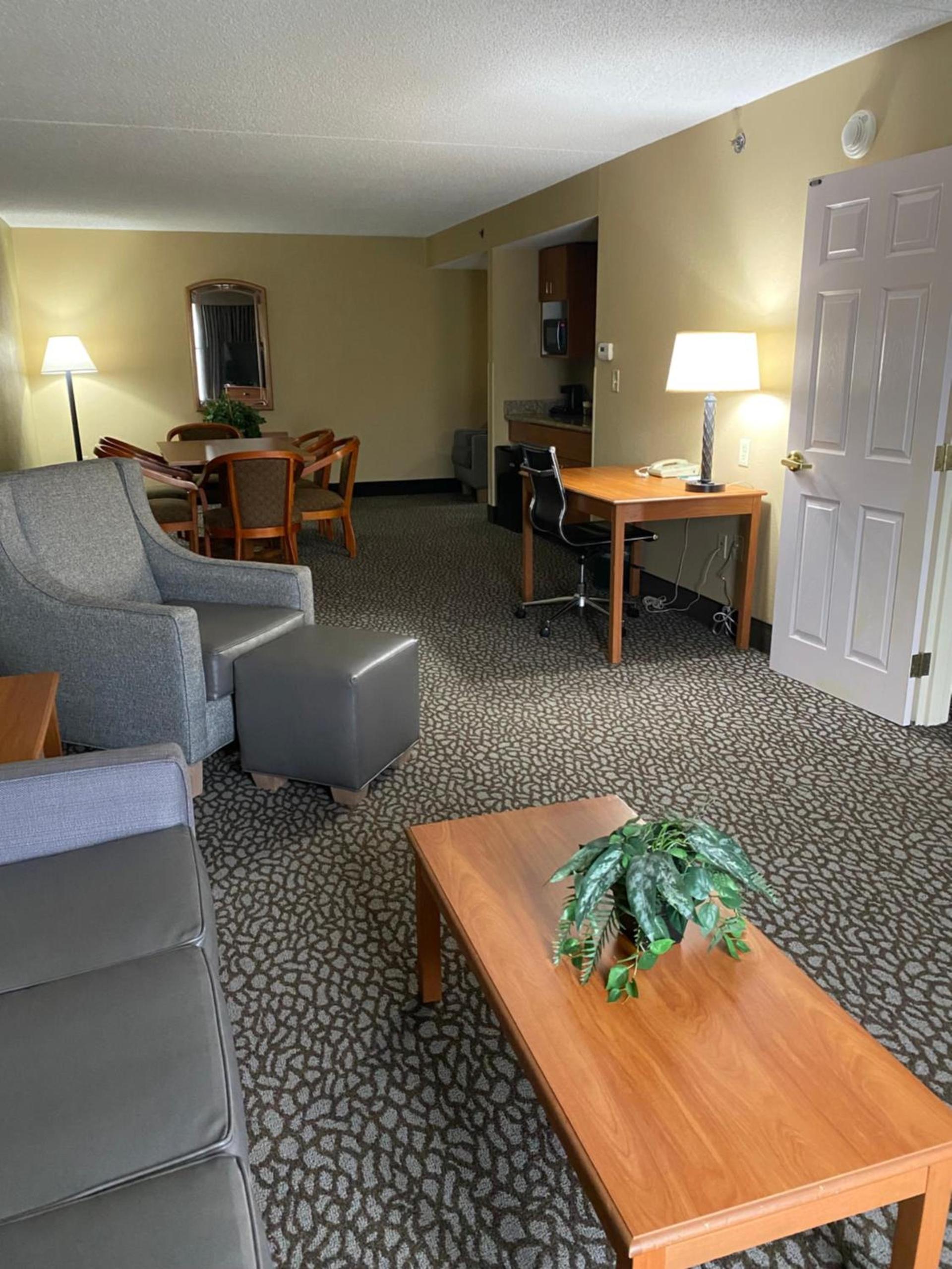Wingate by Wyndham Little Rock photo 32