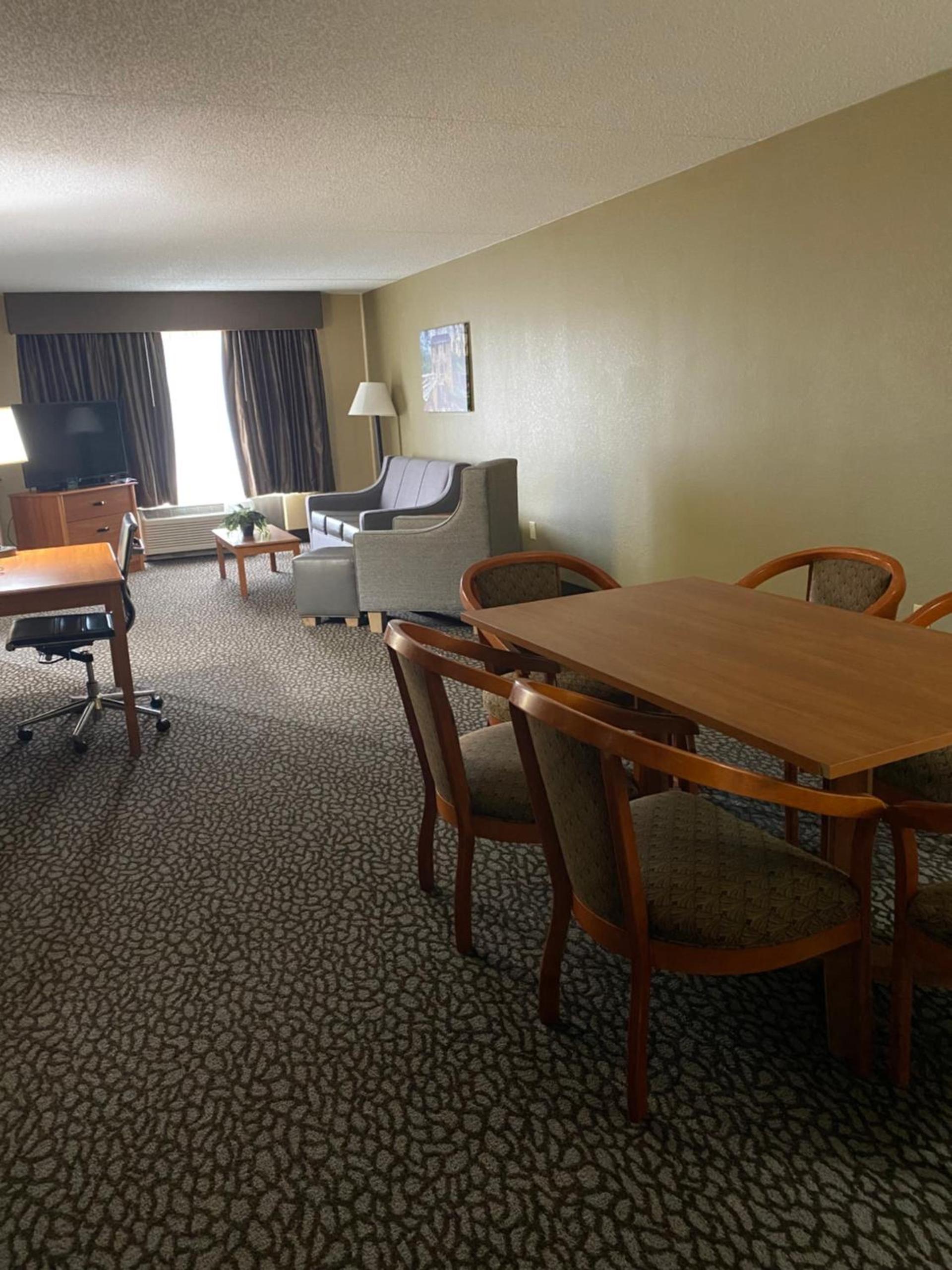 Wingate by Wyndham Little Rock photo 33