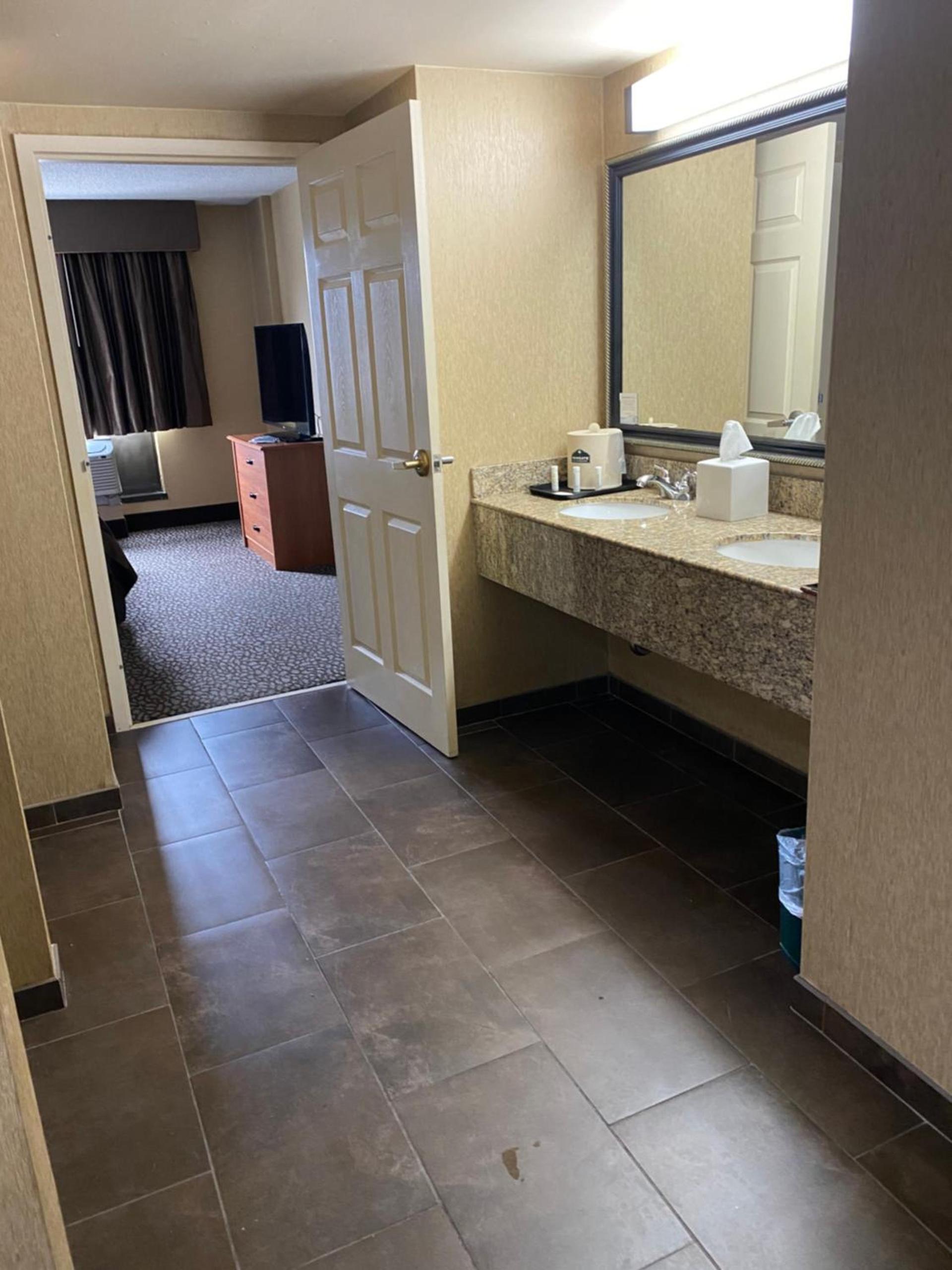 Wingate by Wyndham Little Rock photo 34