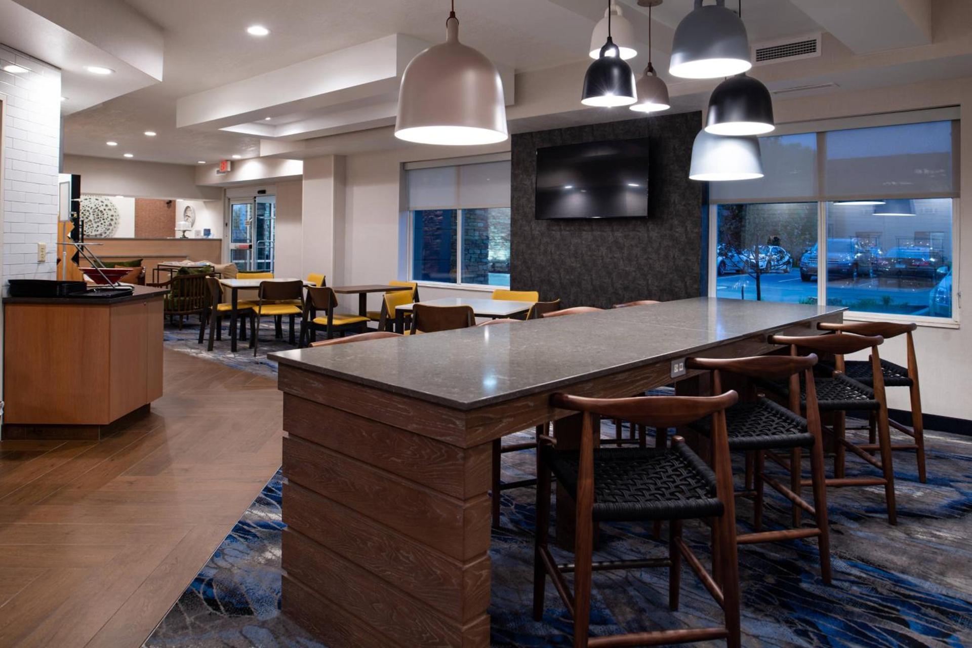 Fairfield Inn and Suites Beloit photo 8