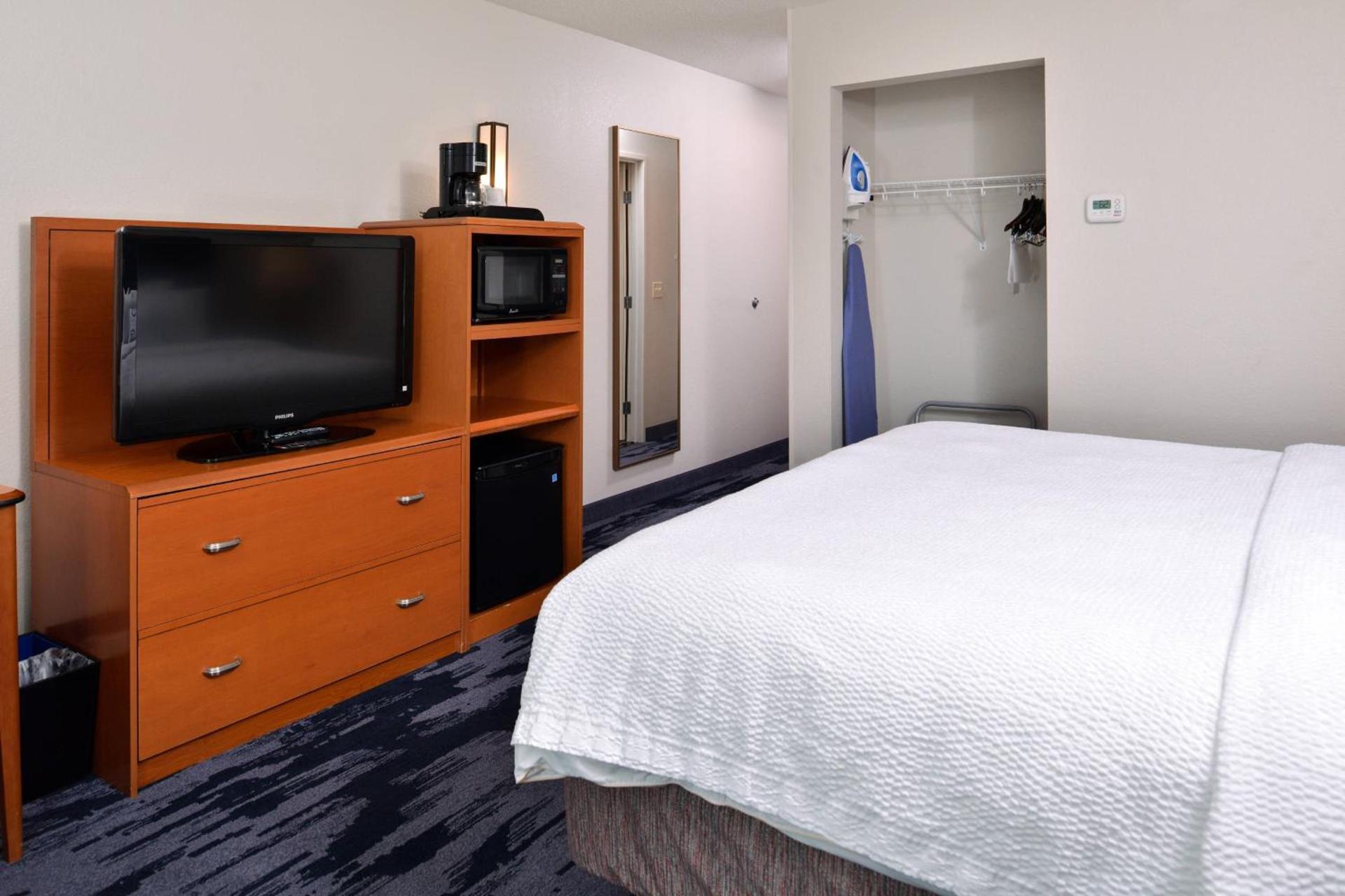 Fairfield Inn and Suites Beloit photo 13