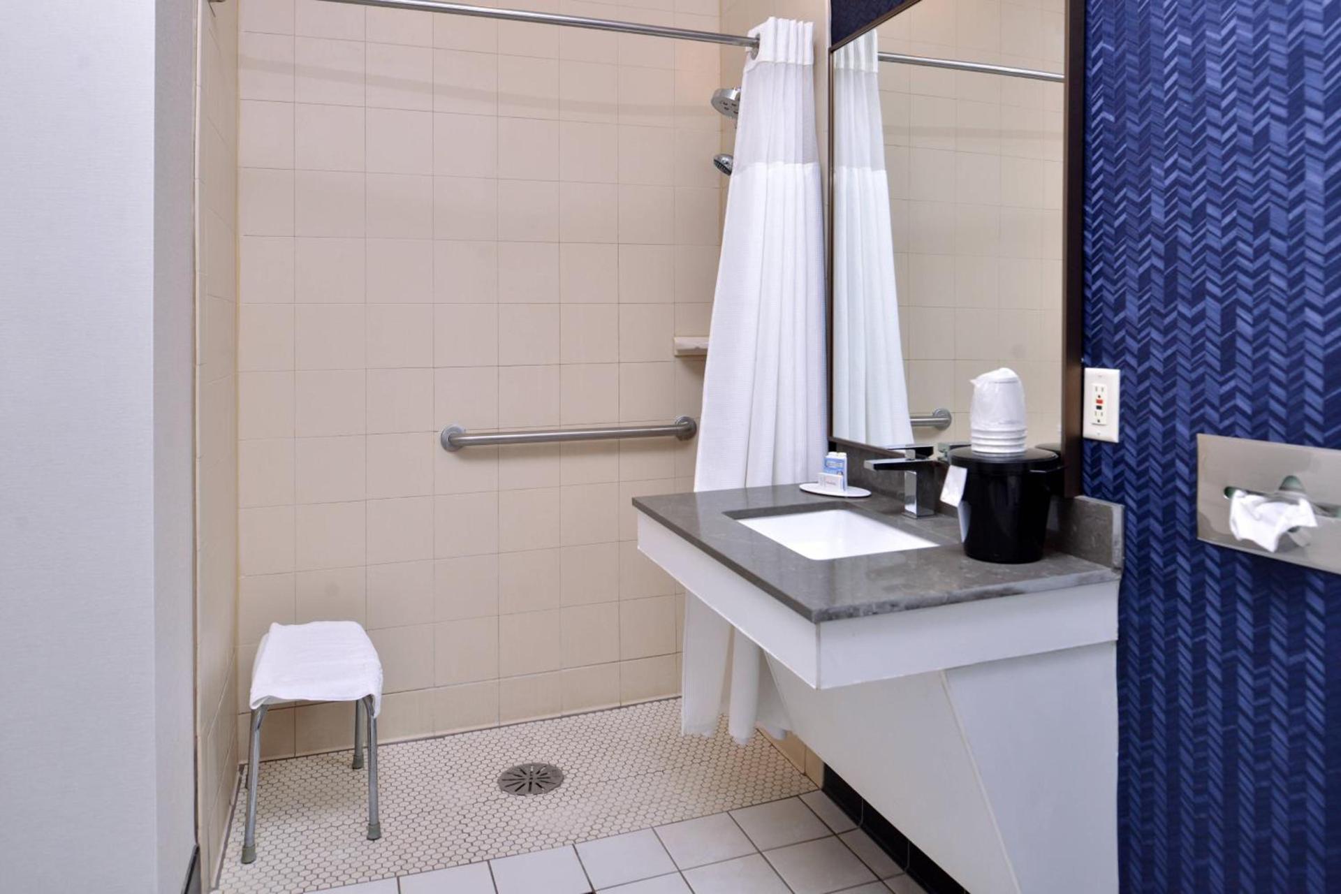 Fairfield Inn and Suites Beloit photo 17