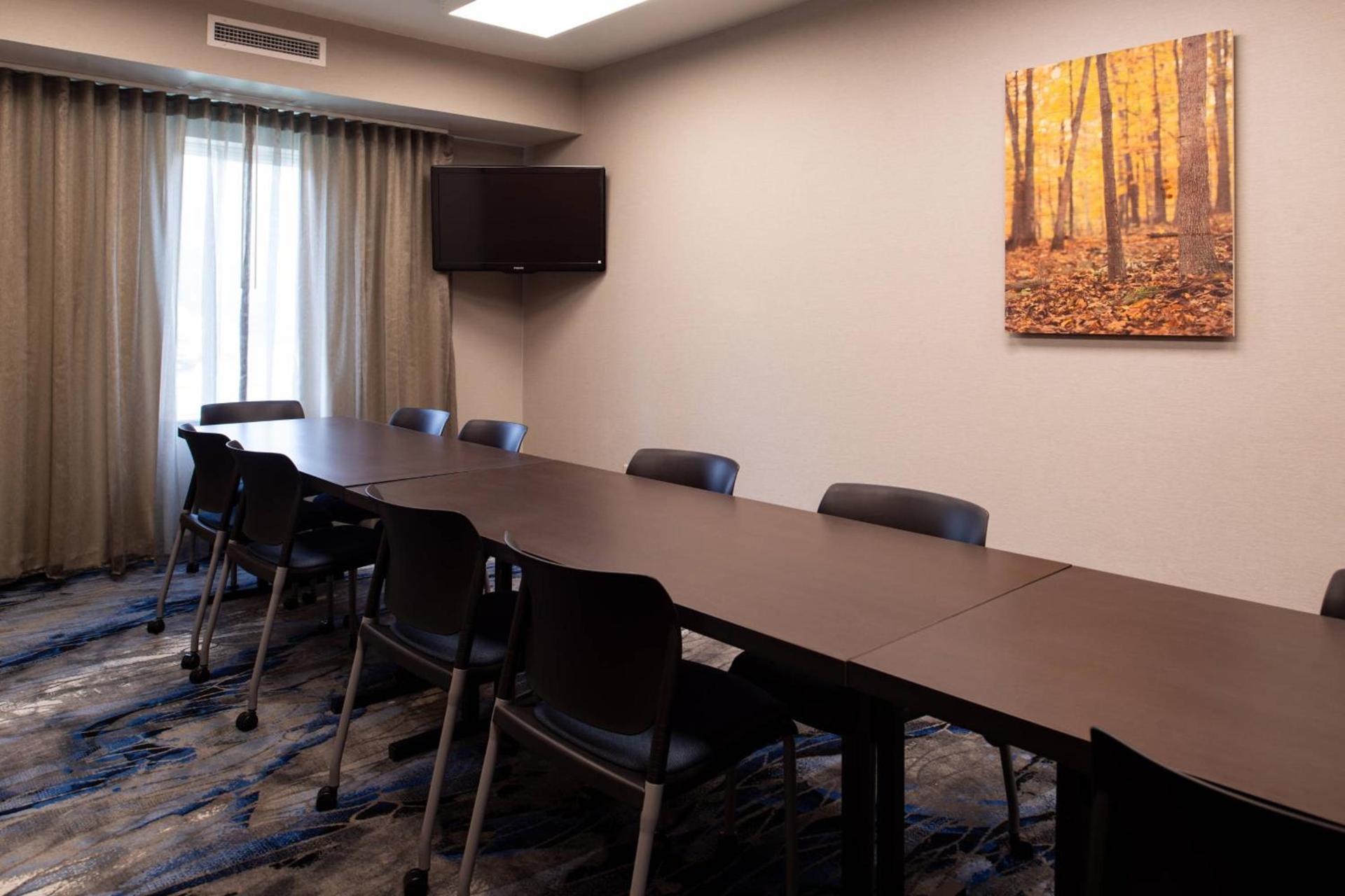 Fairfield Inn and Suites Beloit photo 43