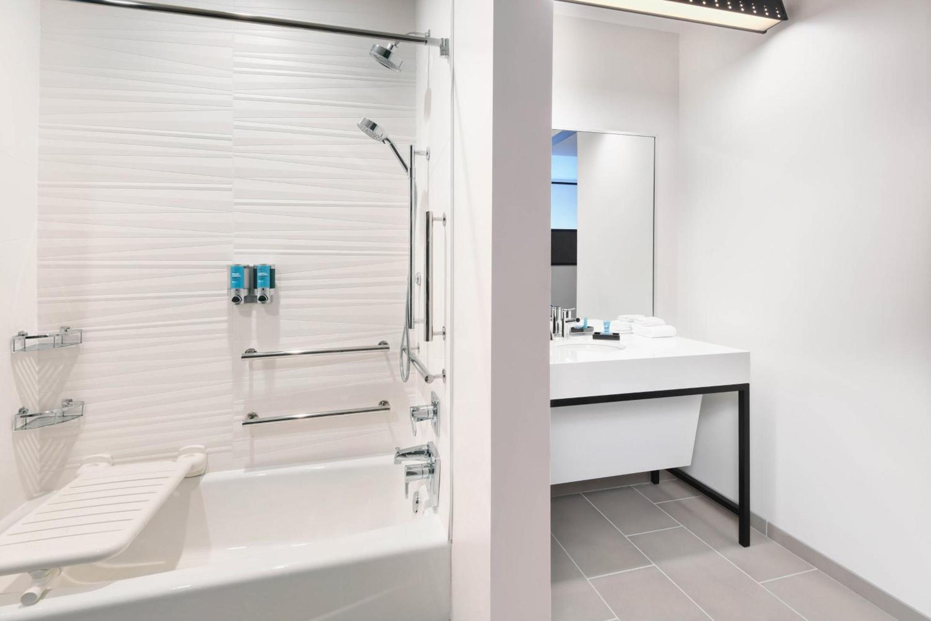 Aloft by Marriott Cincinnati West Chester photo 7