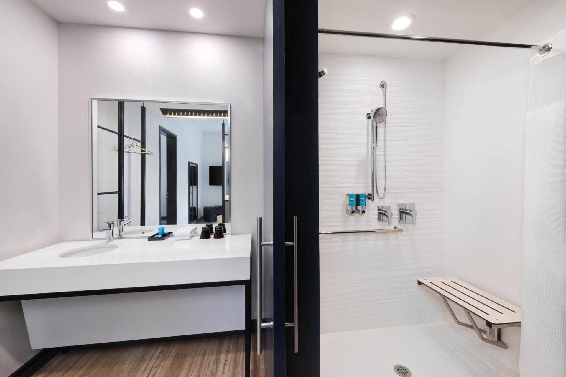 Aloft by Marriott Cincinnati West Chester photo 8