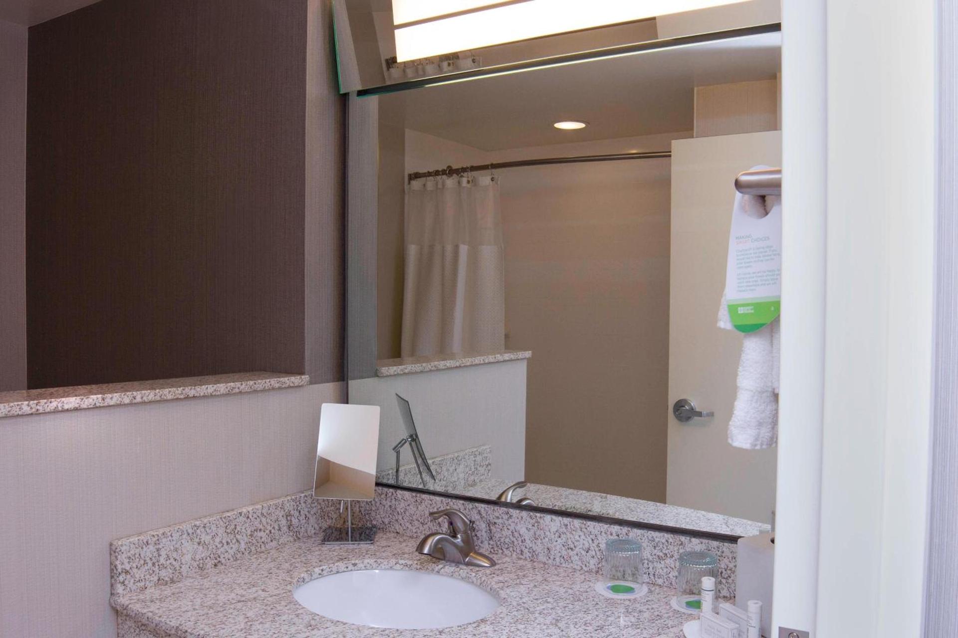 Courtyard by Marriott Jackson Airport/Pearl photo 11
