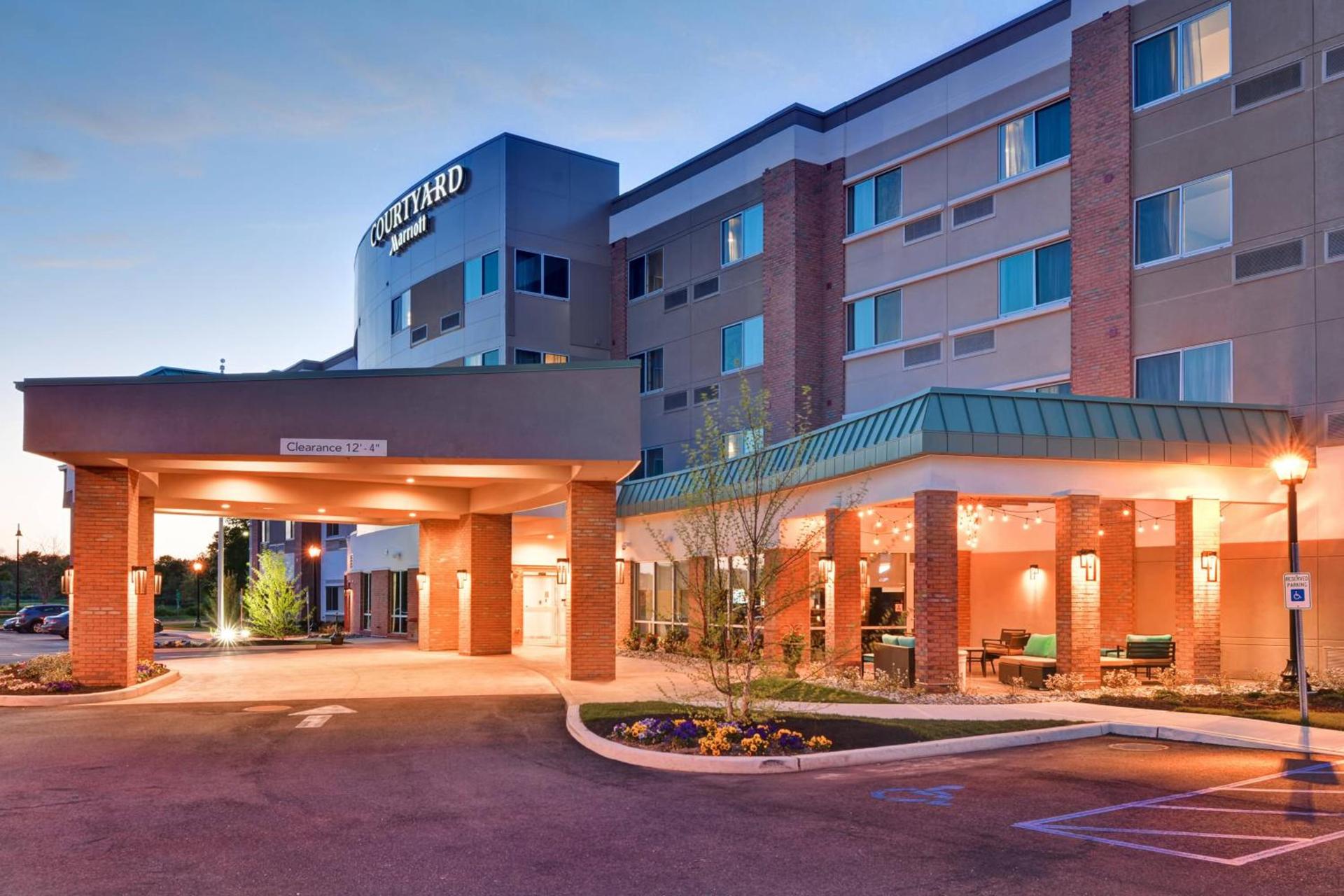 Courtyard by Marriott Long Island Islip/Courthouse Complex photo 1