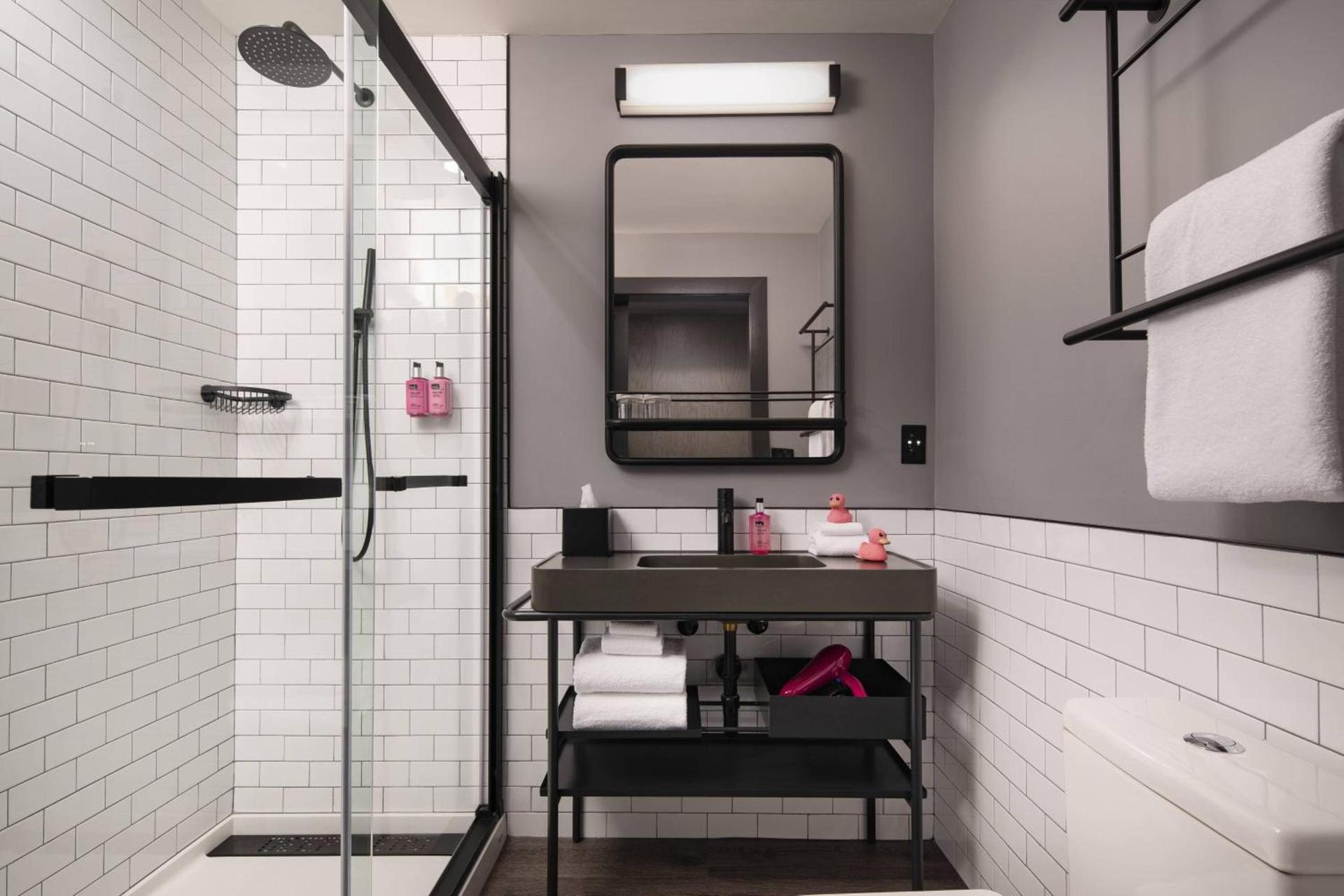 Moxy Nashville Vanderbilt Area photo 18