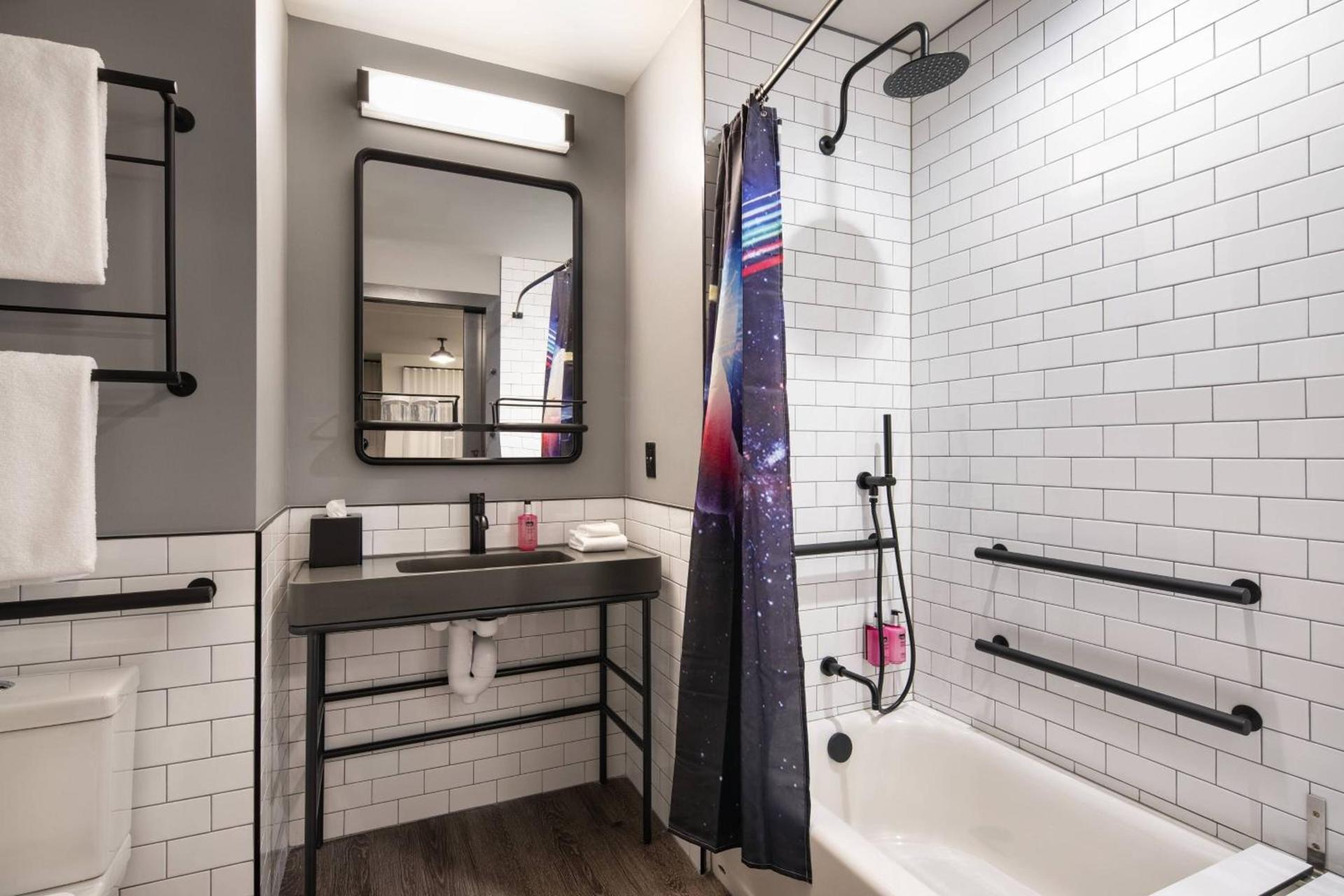 Moxy Nashville Vanderbilt Area photo 19