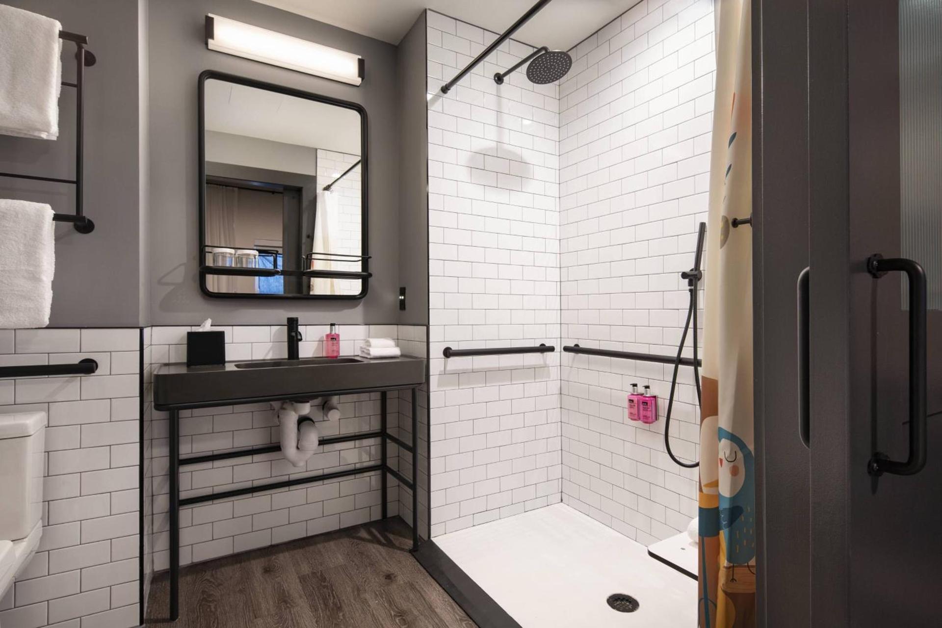 Moxy Nashville Vanderbilt Area photo 20
