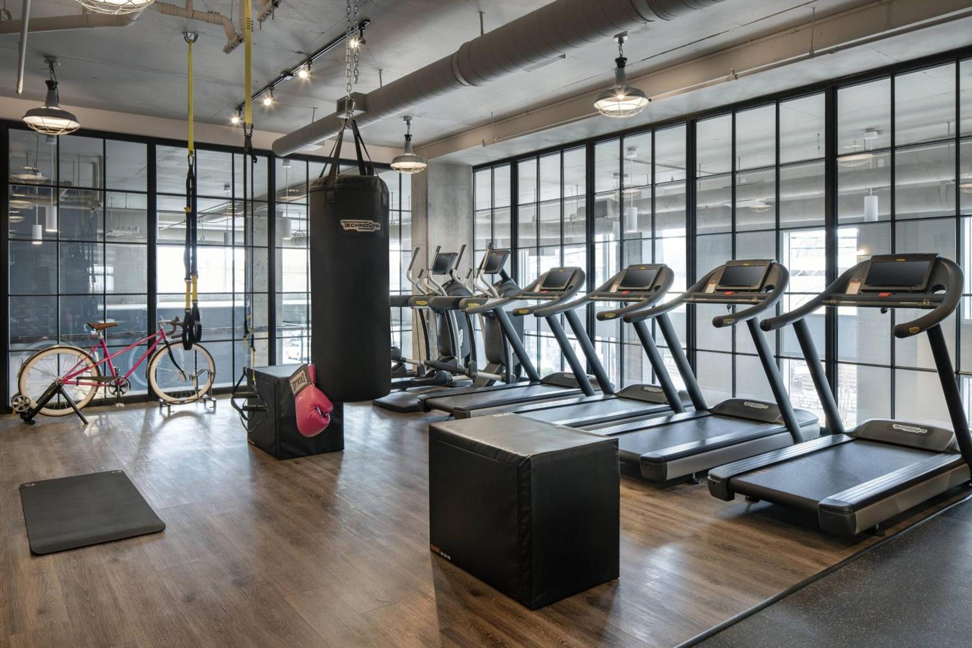 Moxy Nashville Vanderbilt Area photo 41