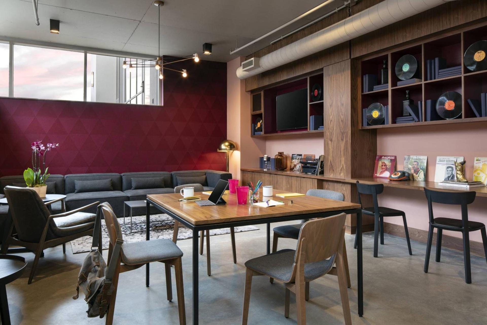 Moxy Nashville Vanderbilt Area photo 48