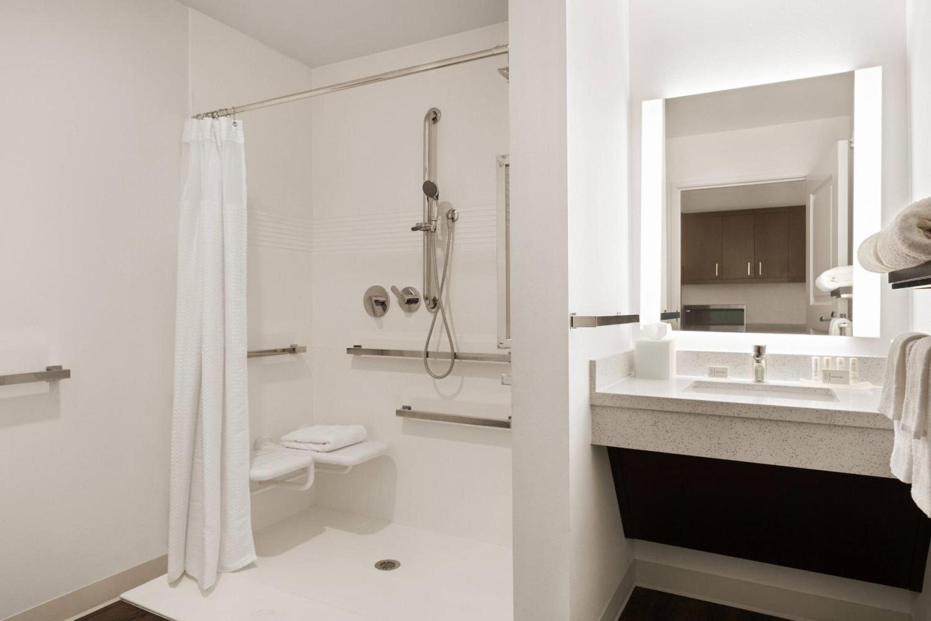 TownePlace Suites Cedar Rapids Marion photo 21