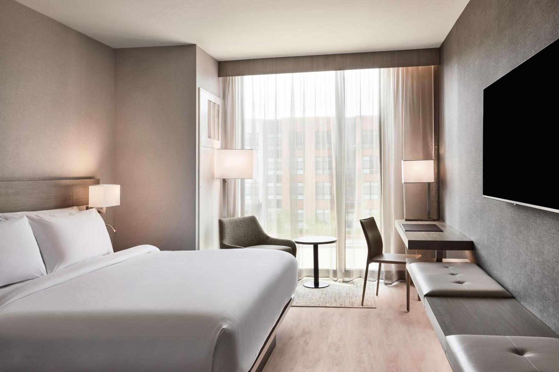 AC Hotel by Marriott St Louis Chesterfield photo 6
