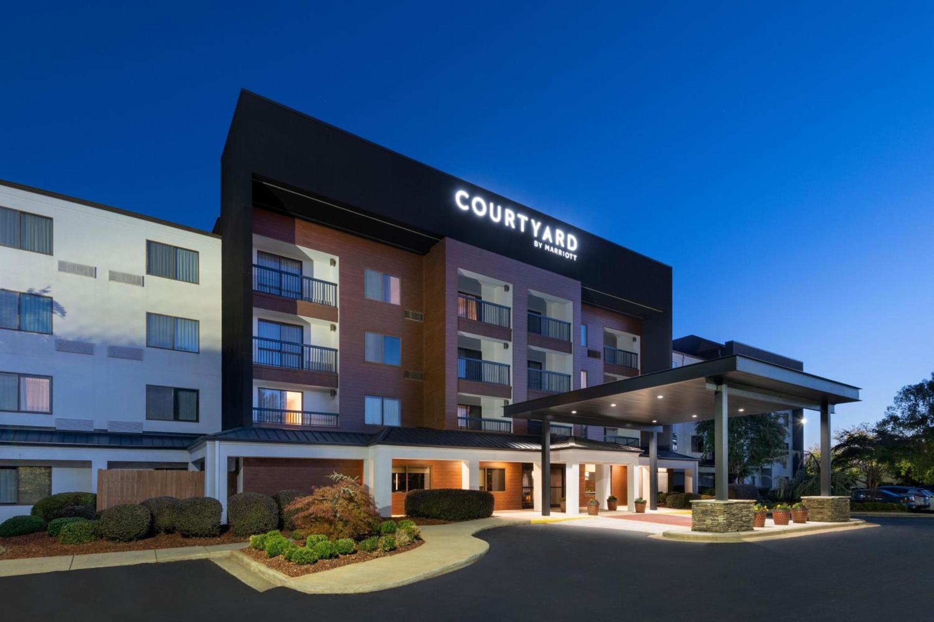 Courtyard by Marriott Burlington photo 2