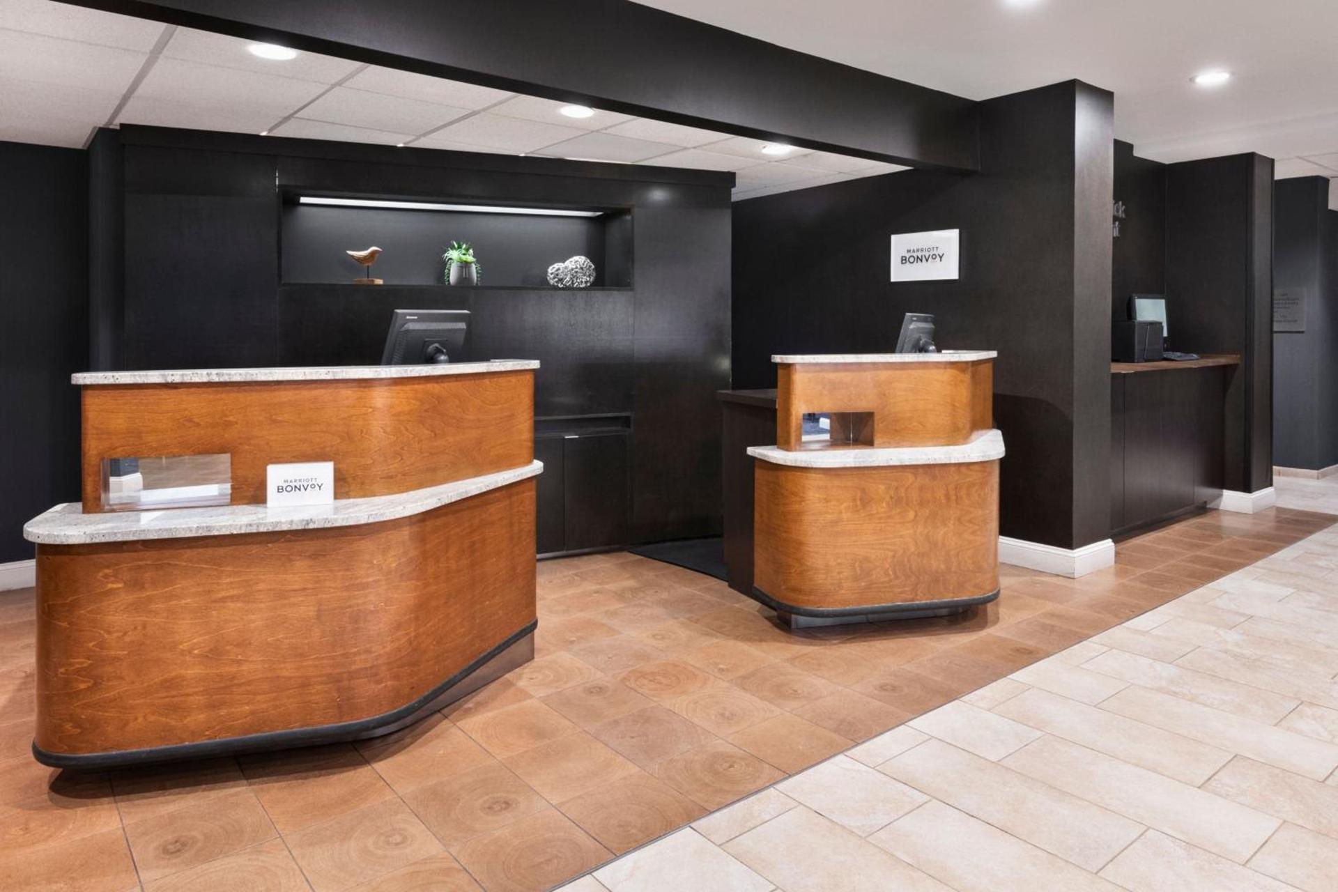 Courtyard by Marriott Burlington photo 3