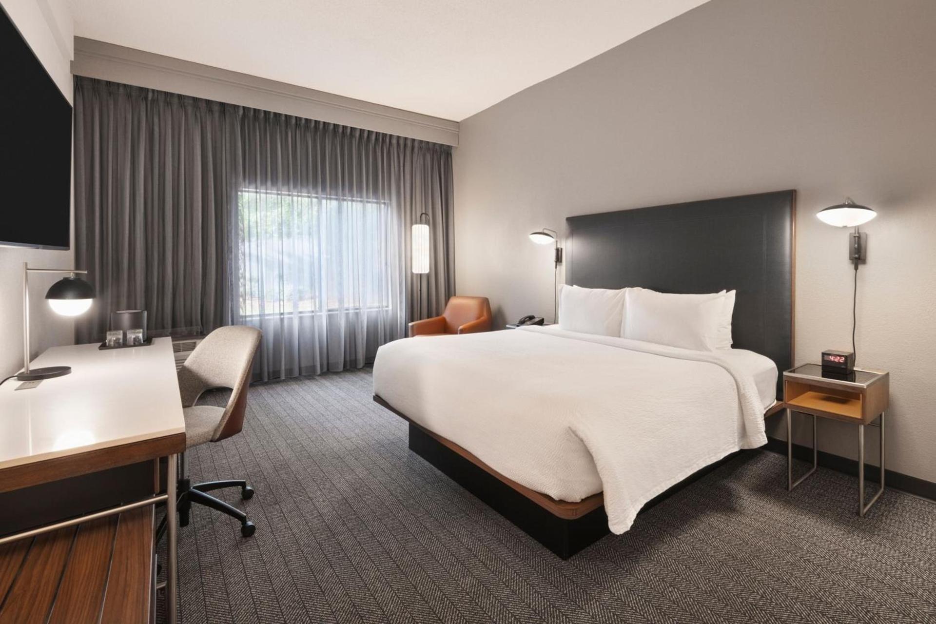 Courtyard by Marriott Burlington photo 5